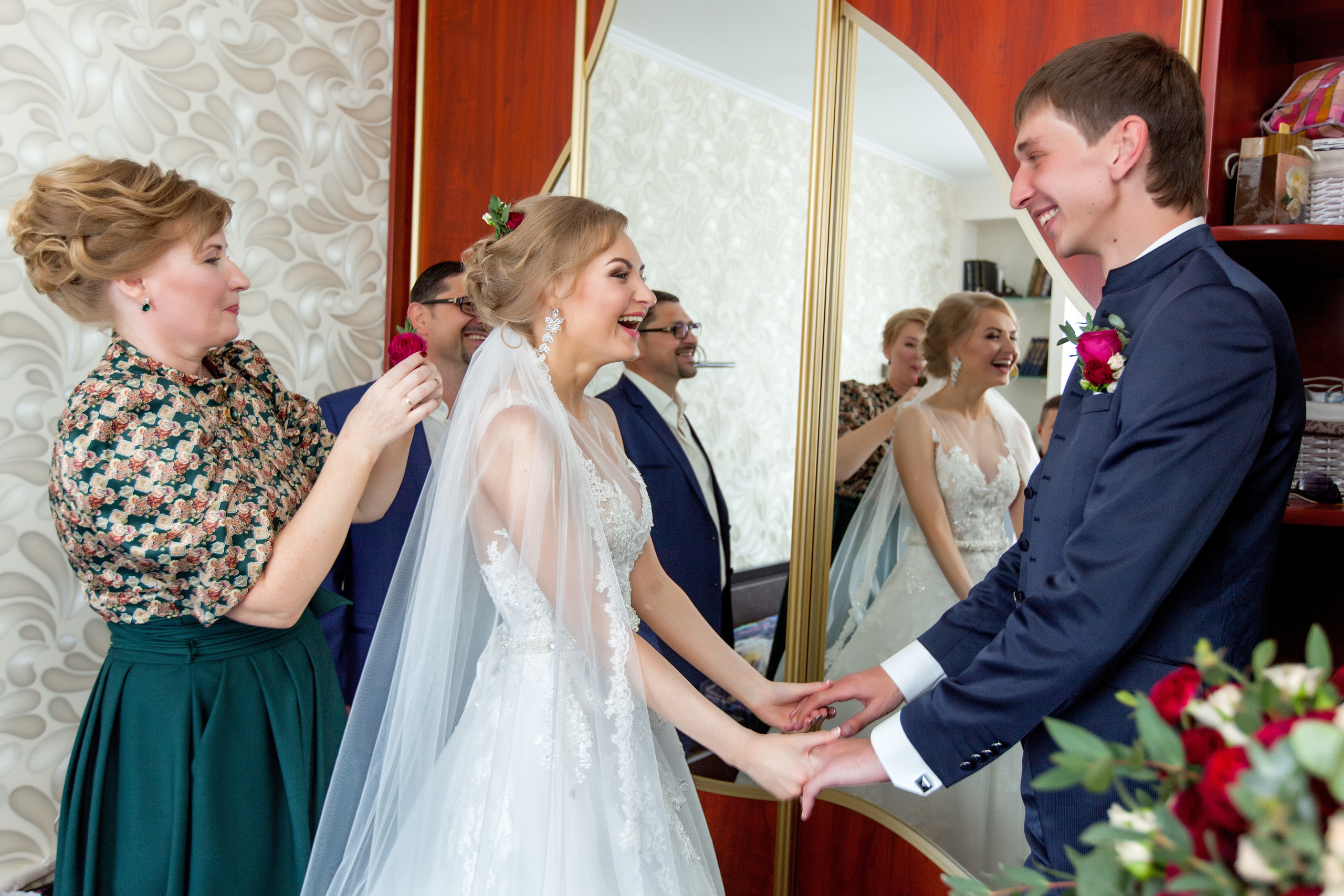 жених невеста и мама невесты