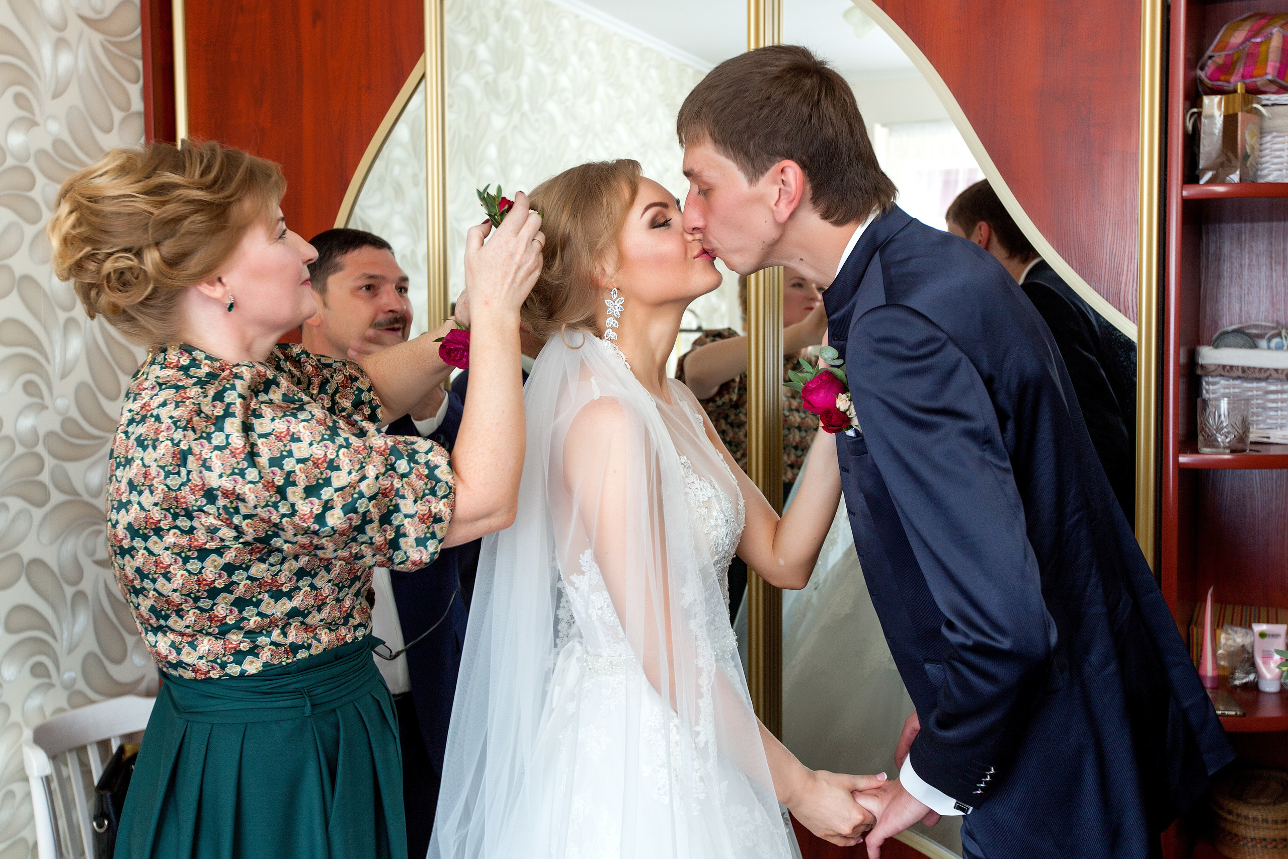 жених невеста и мама невесты