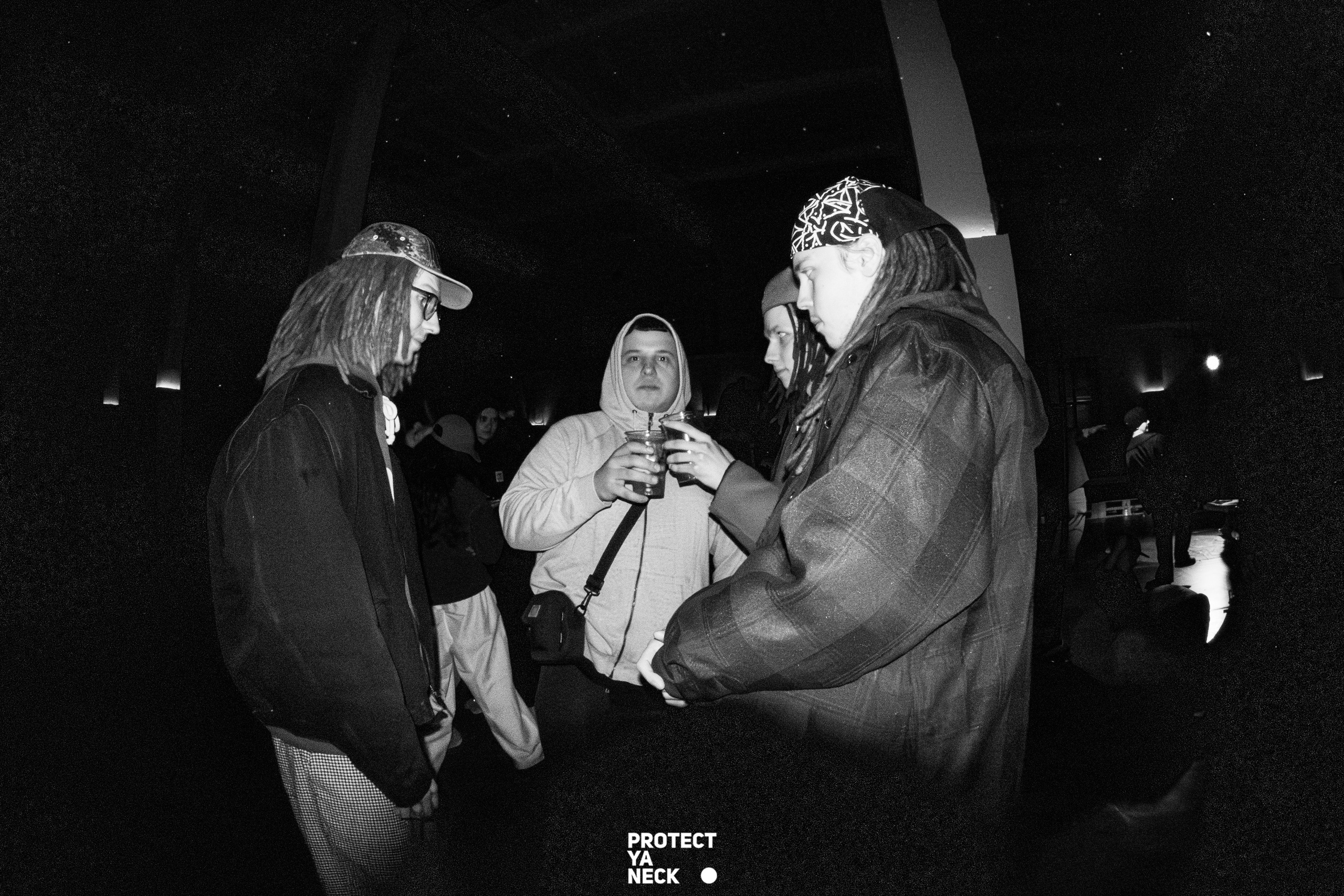 PROTECT YA NECK 22/03 (@youlovebu). Соня бу тебя сфоткала