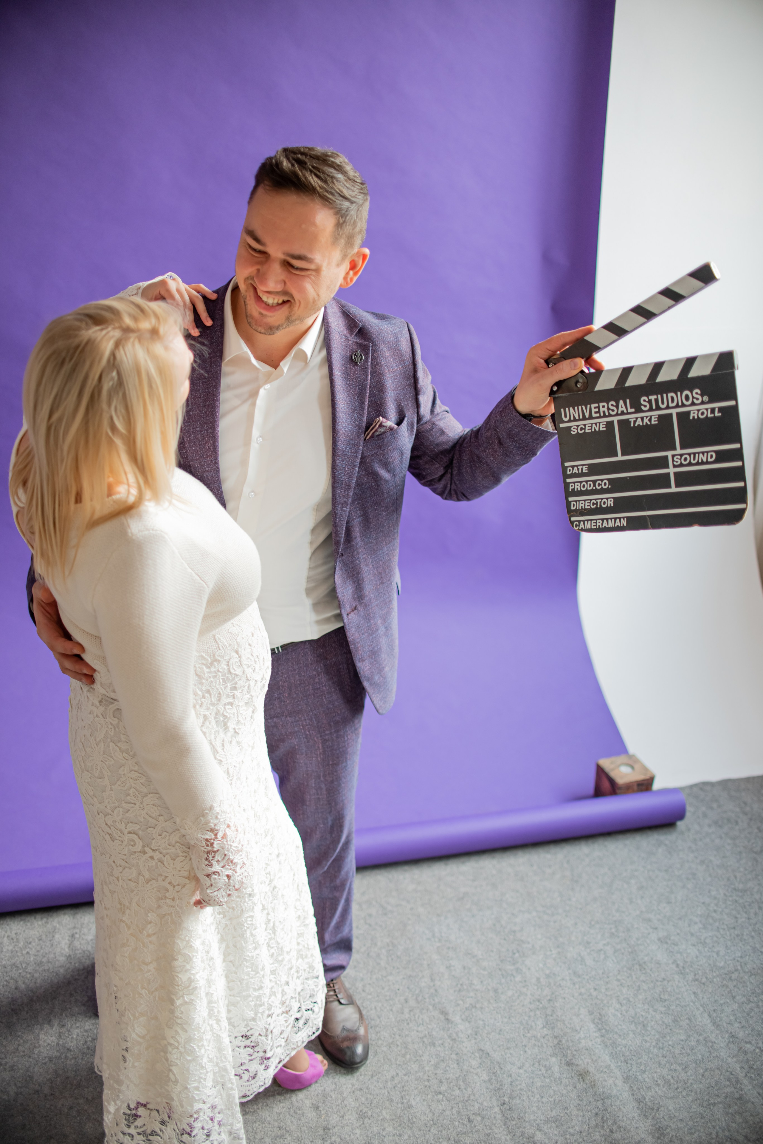 Семейный портрет в фотостудии Солнечногорска, передающий радость и тепло."