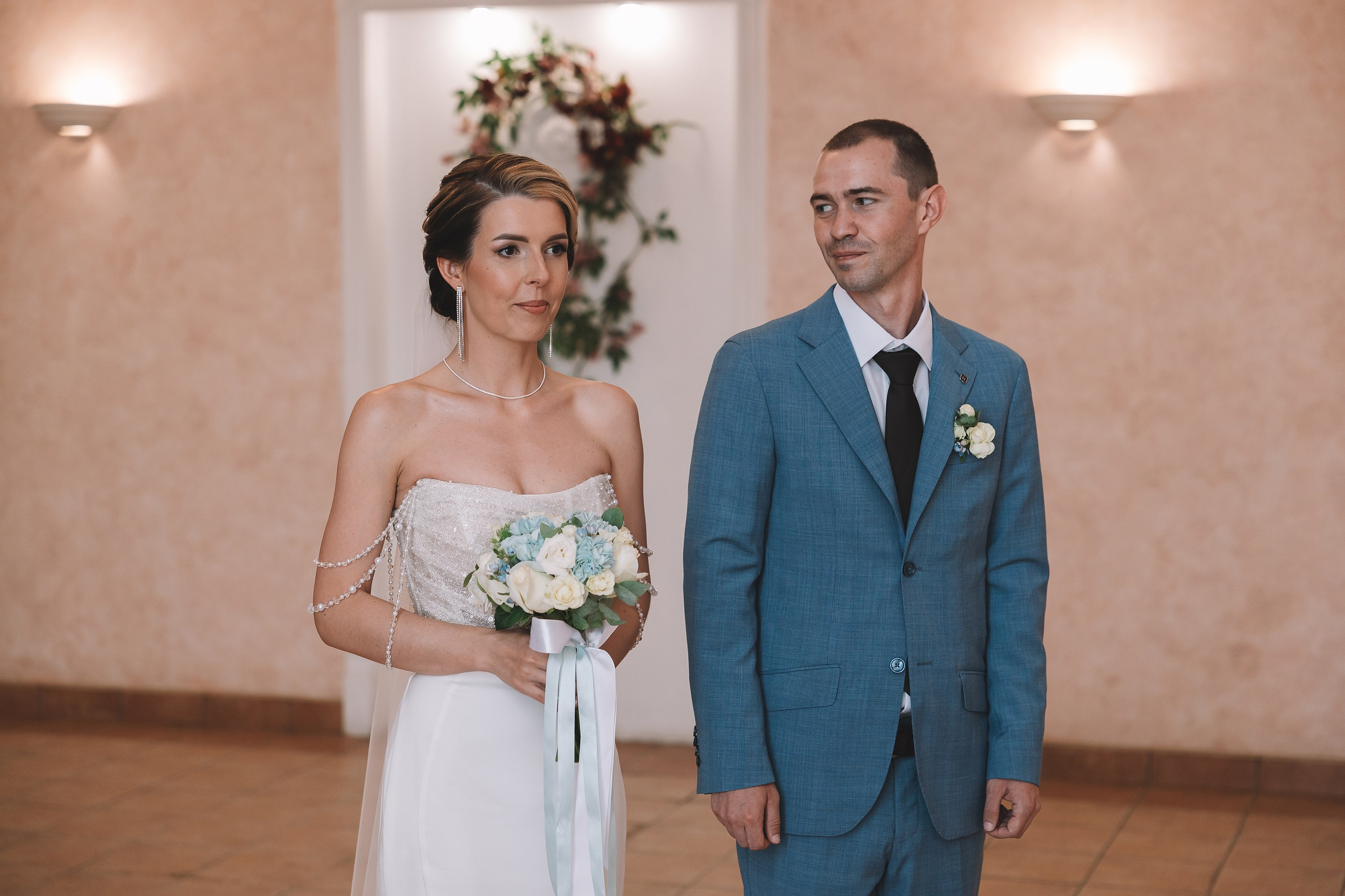 Свадебная фотосессия с росписью в ЗАГСе Видное и фотосессией с машиной. Свадебный фотограф в Москве — Оскар Гелманов