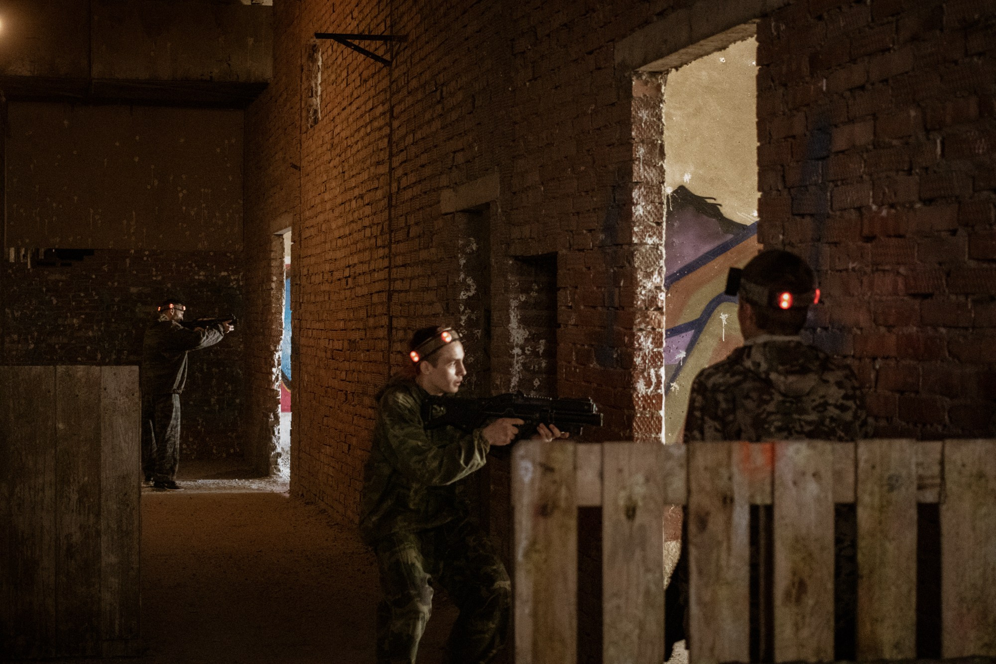 Лазертаг на заводе ЗИП. Репортажный, промышленный и маркетплейс-фотограф Дмитрий Чернат