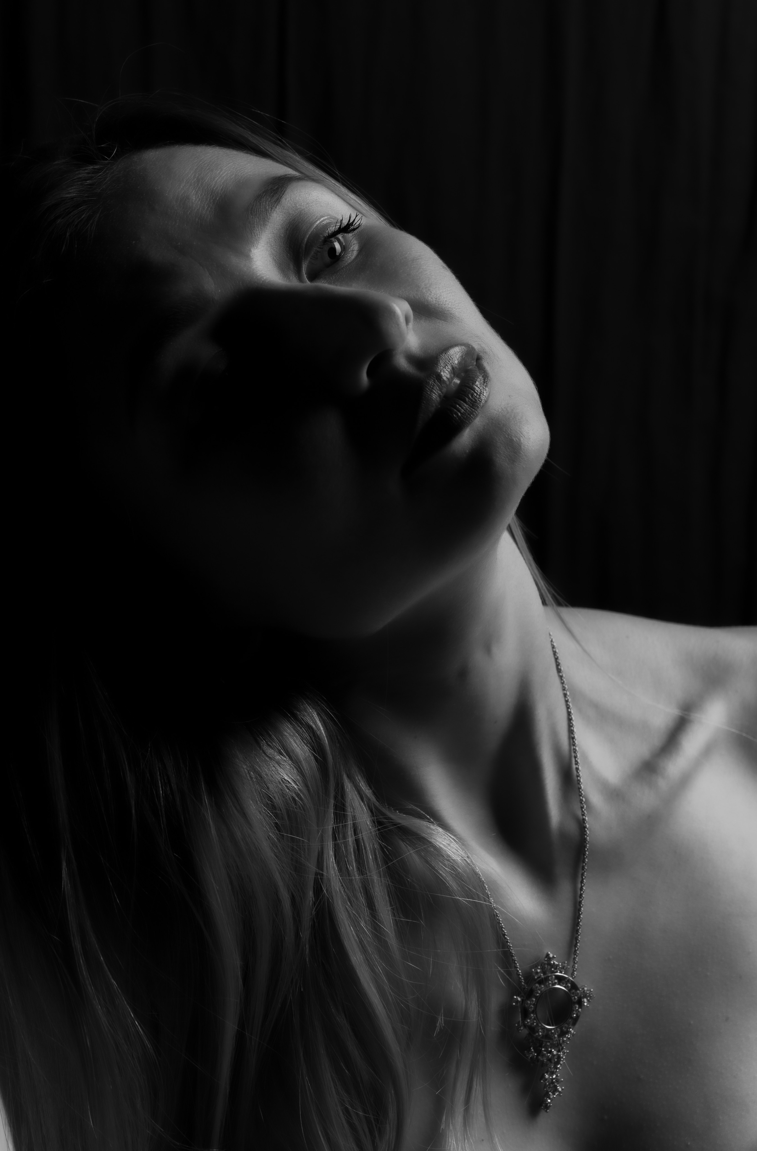 Черно-белое фото. Портретный фотограф, ретушер в Ростове-на-Дону Элларян Анастасия