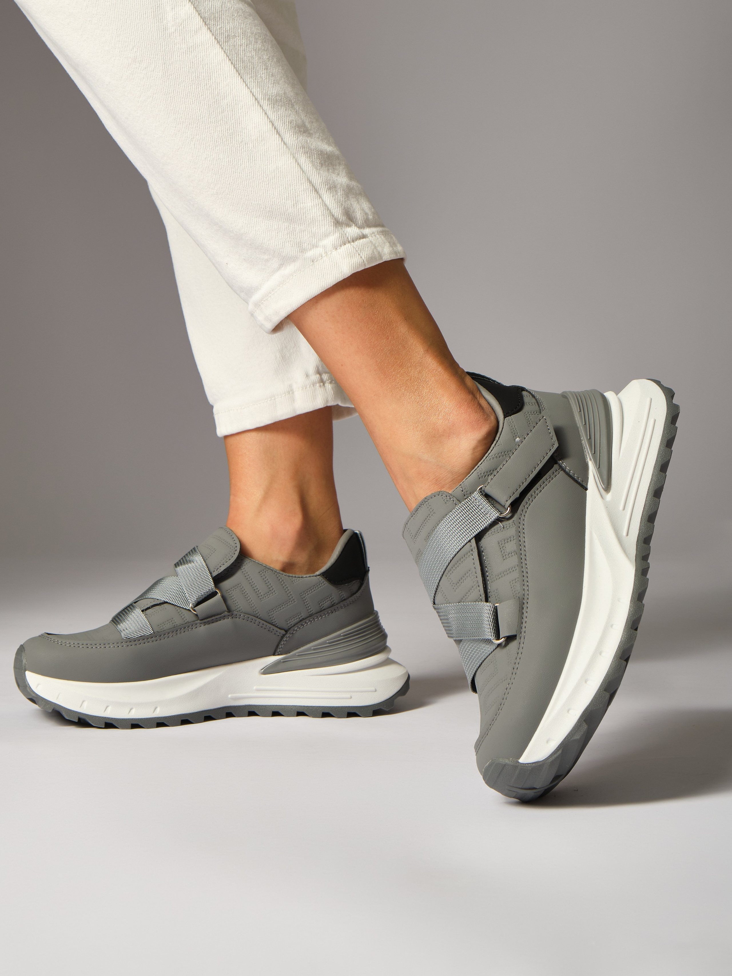 Кроссовки. Фотостудия для Wildberries Ozon