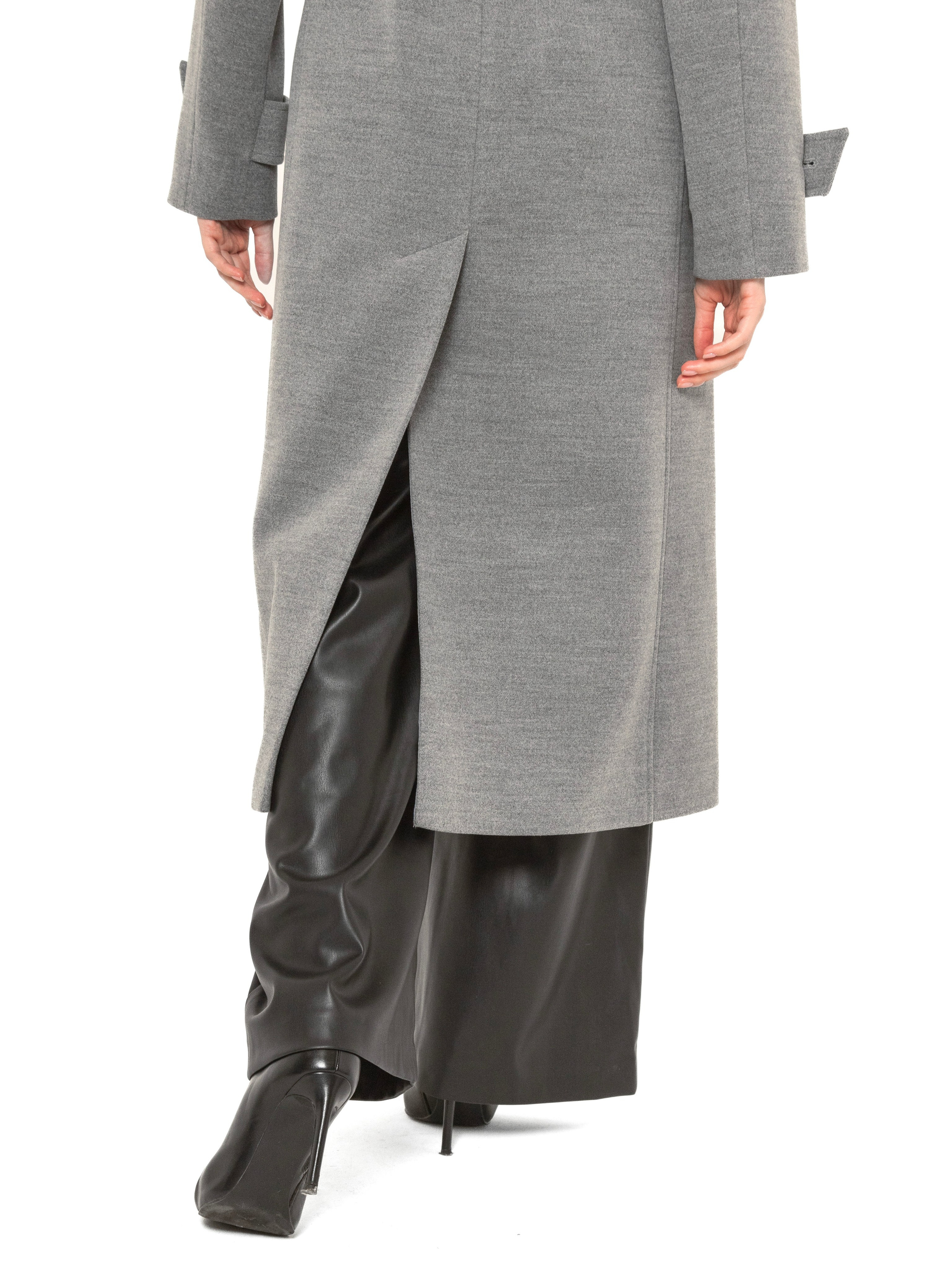 Пальто. Фотостудия для Wildberries Ozon