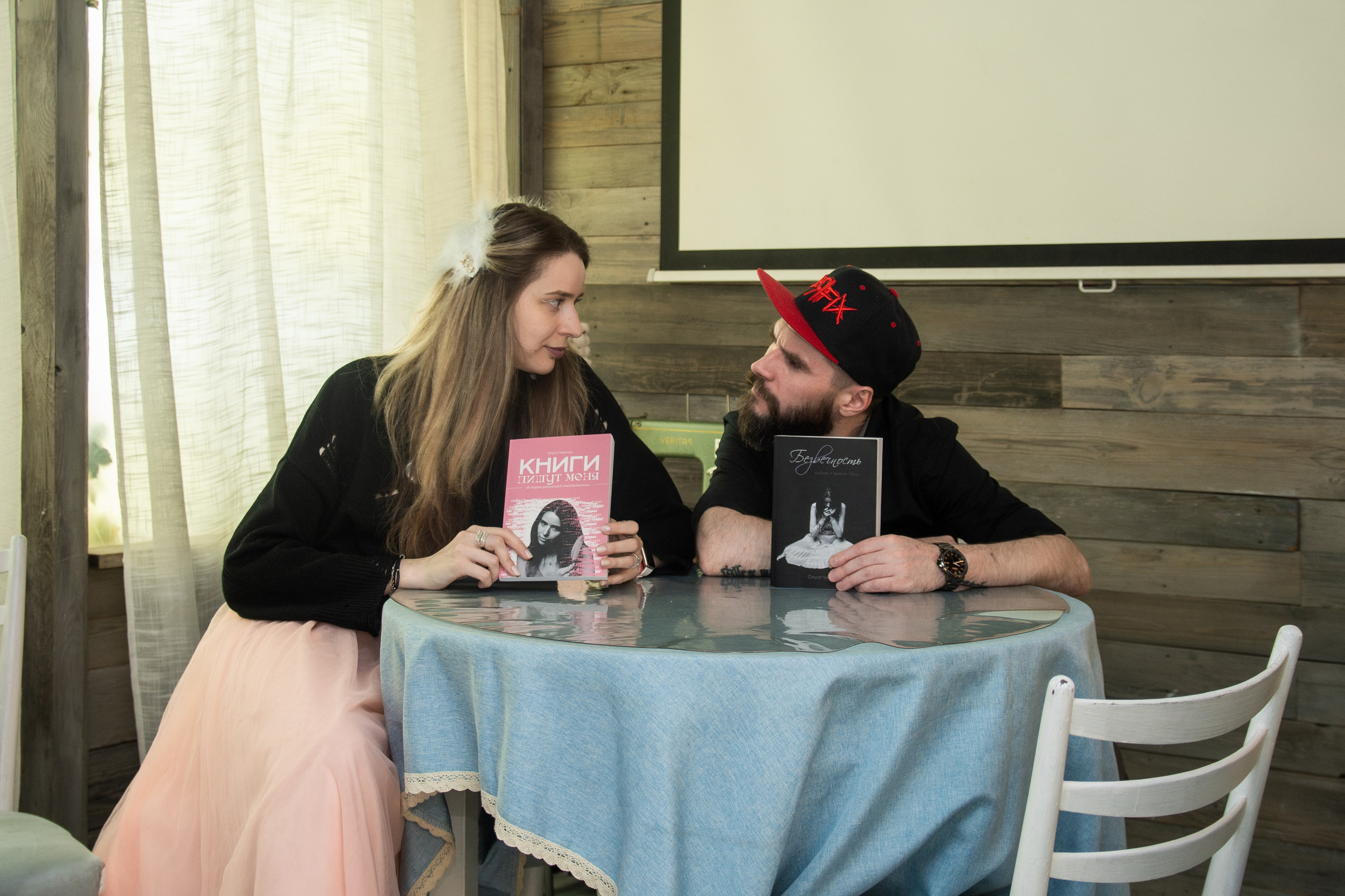 Творческий вечер автофикшн-книги Оли Черных «Абдоминально». Репортажный фотограф в Москве Legiodot