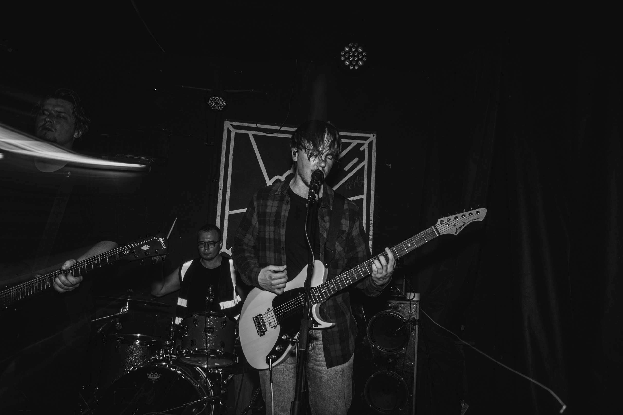 Ютани & о т м е ж & Вещи в картонной коробке 08.08.2025. Репортажный фотограф в Москве Legiodot