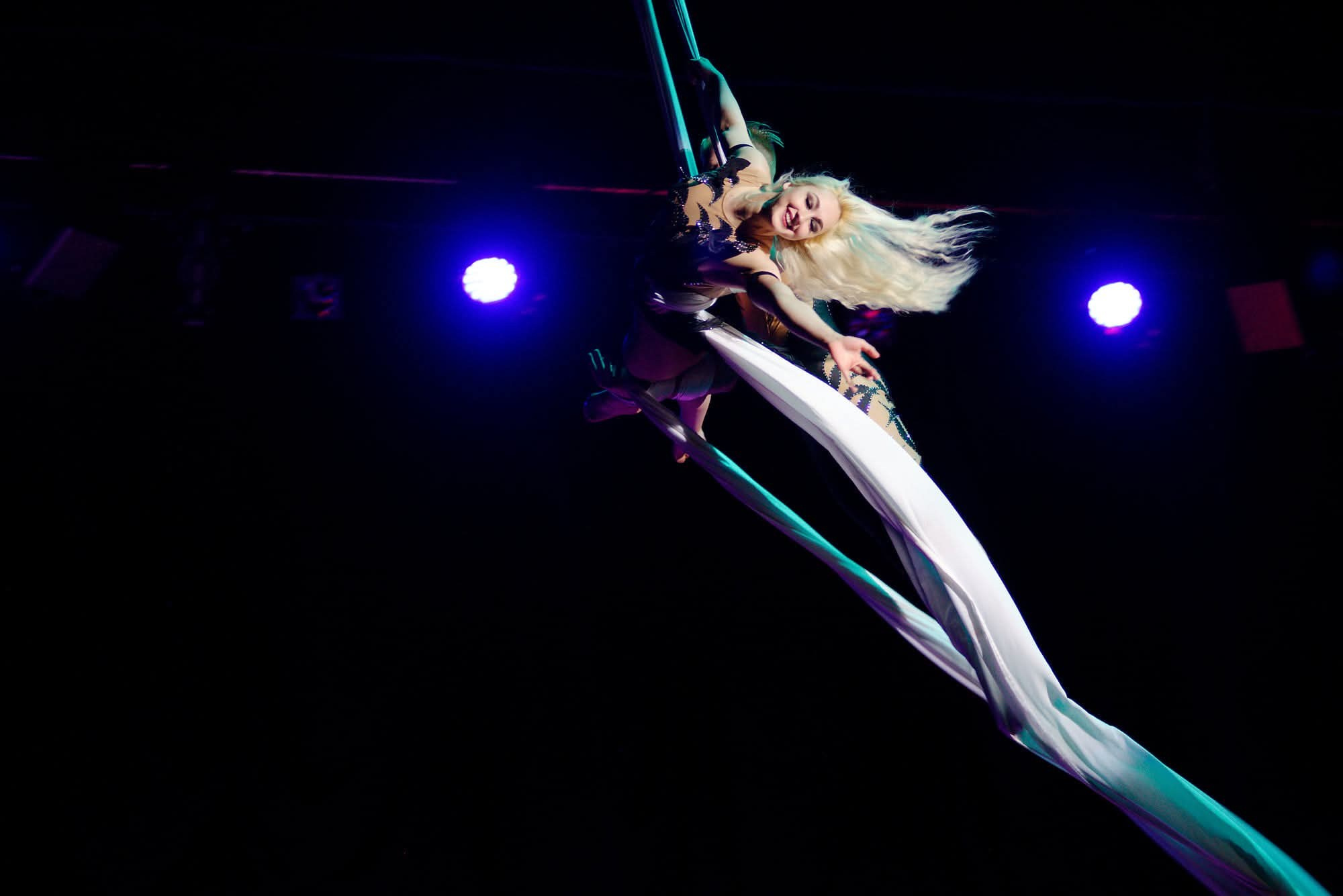  #цирк;#circus;#цирковоеискусство;#acrobatics (акробатика);#aerialist (воздушная гимнастика);#aerialsilks (воздушные полотна);#aerialhoop (воздушное кольцо);#contortion (конторсия, гибкость);#жонглёр;#клоун;#трапеция;#circuslife (жизнь цирка);#цирковойномер;#cirquedusoleil ;#цирковаятруппа.#цирк_фотограф;#фото_цирк;#circus_photography;#цирковыекадры;#закулисыцирка;#backstagecircus.