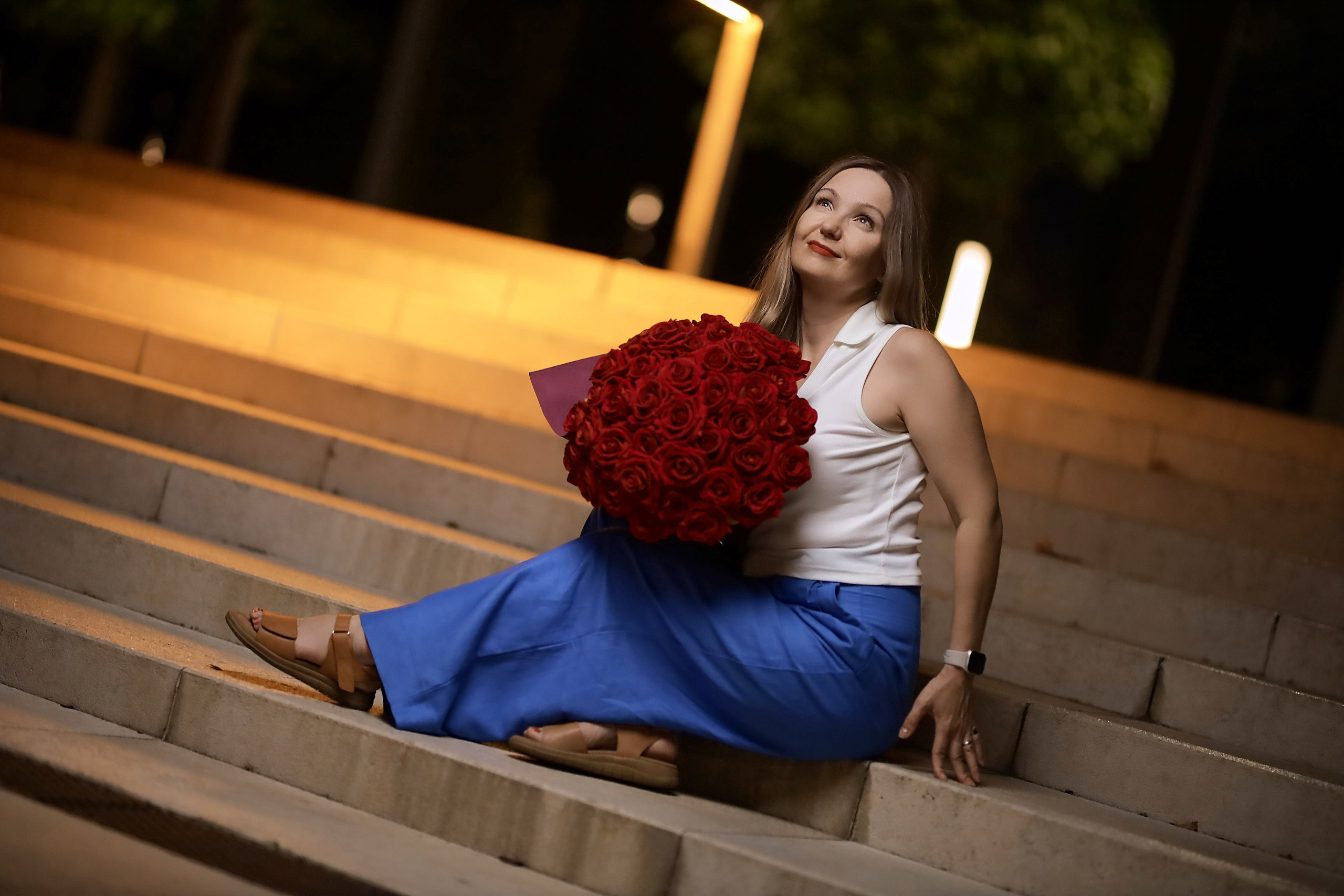 Татьяна в вечернем парке с розами. Семейный и свадебный фотограф в Краснодаре Михеева Светлана