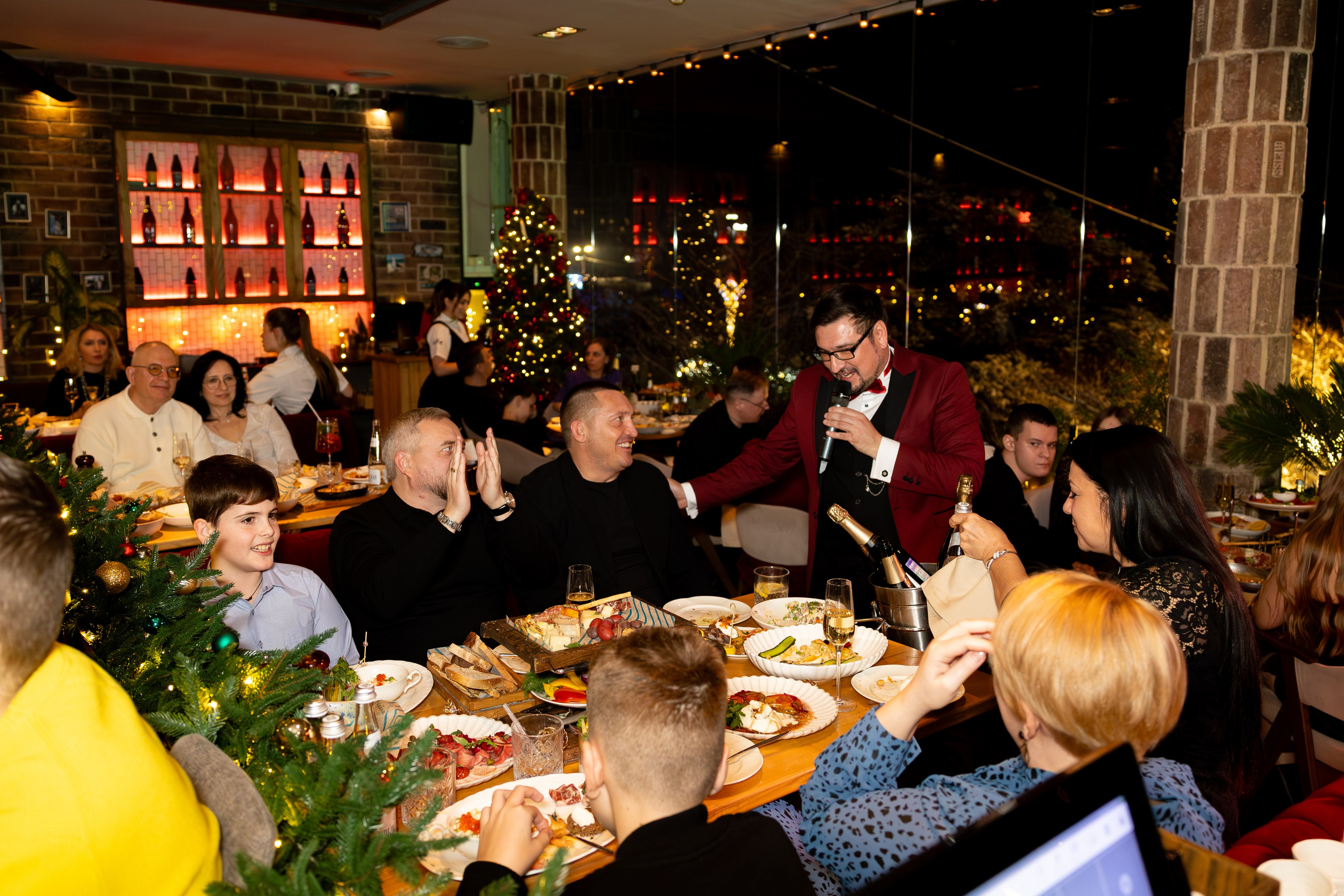 Новогодняя ночь 2026 в панорамном ресторане «Чайка». Дженбаз Павел — фотограф в Ялте