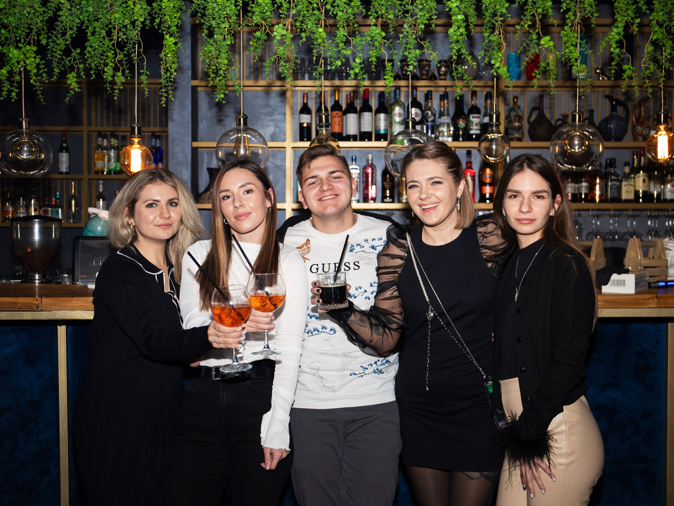 Репортажка из кальян-бара. Свадебный и семейный фотограф в Москве Мила Широких