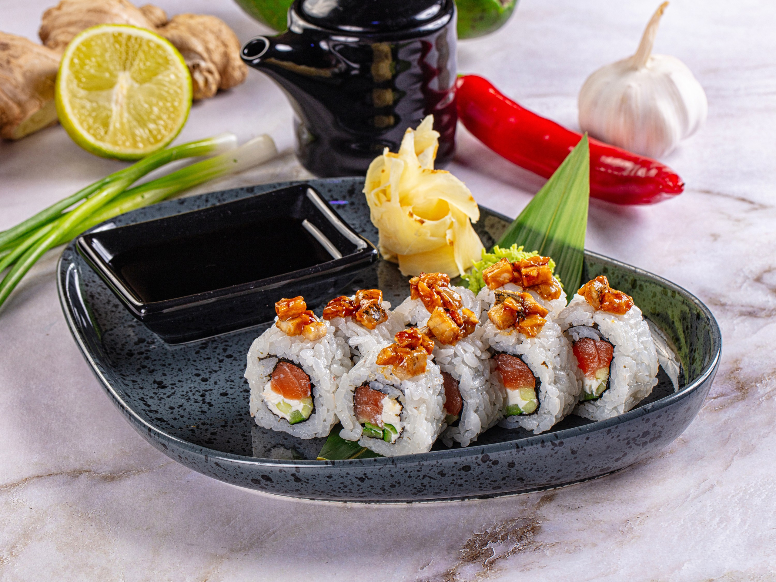 Фотосъемка суши и роллов. Заказ по тел.: +7 (906) 006-90-22. Фуд-фотограф Андрей Старостин — съемка еды в Москве. 9000 руб. в час