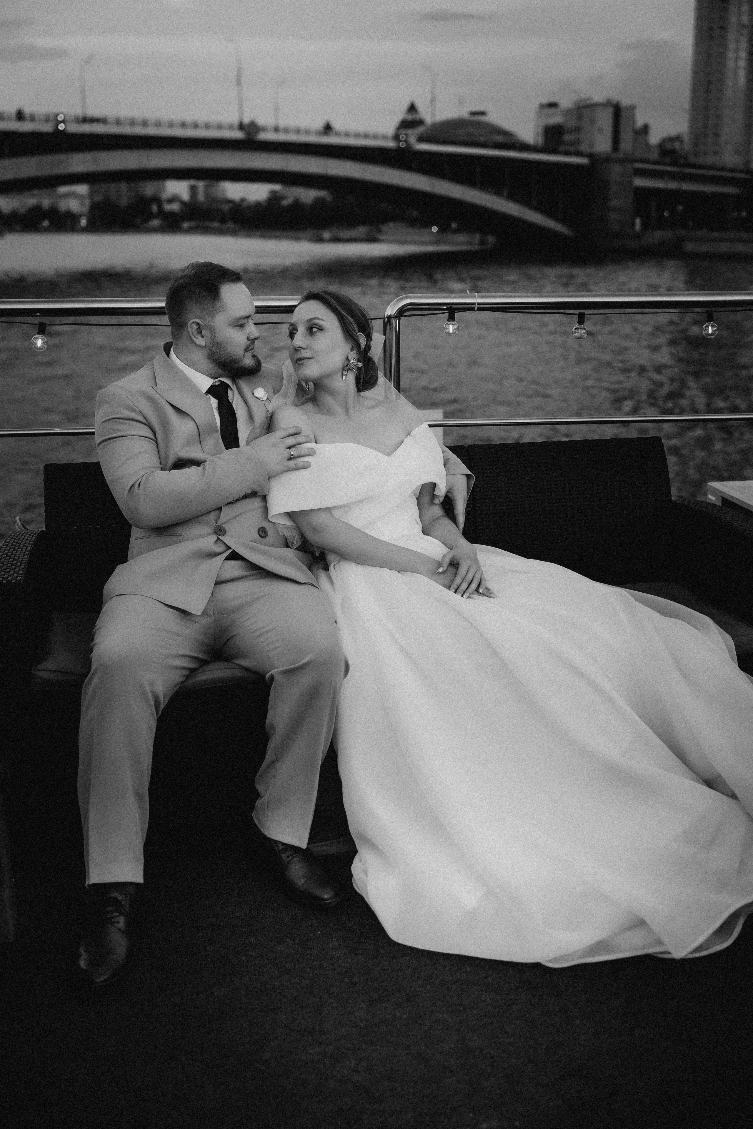 Утро невесты и свадебная фотосессия на теплоходе по Москве-реке