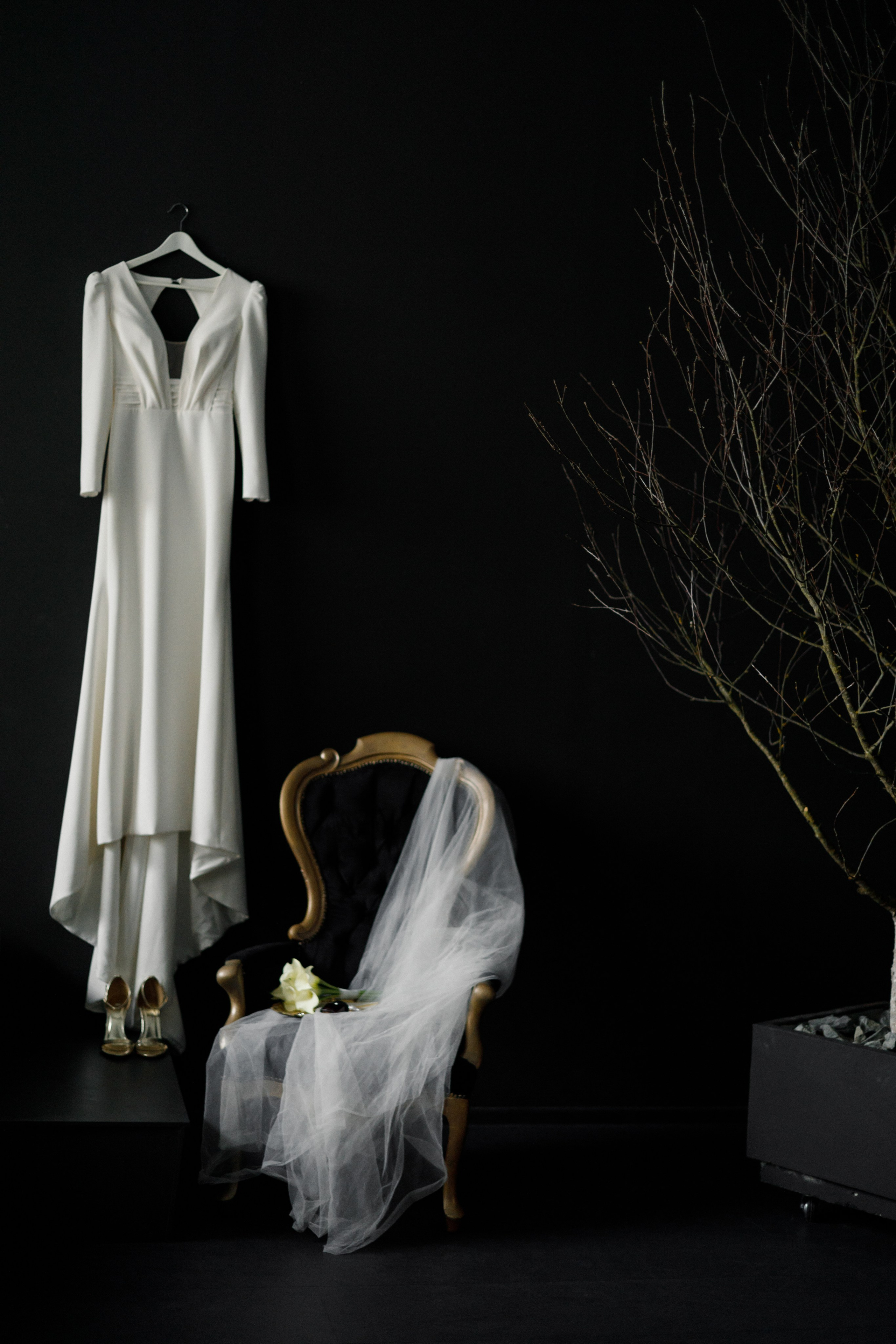 Вероника и Никита (съёмка в студии, тёмная тональность). Свадебный фотограф Беларусь Ольга Козыренко