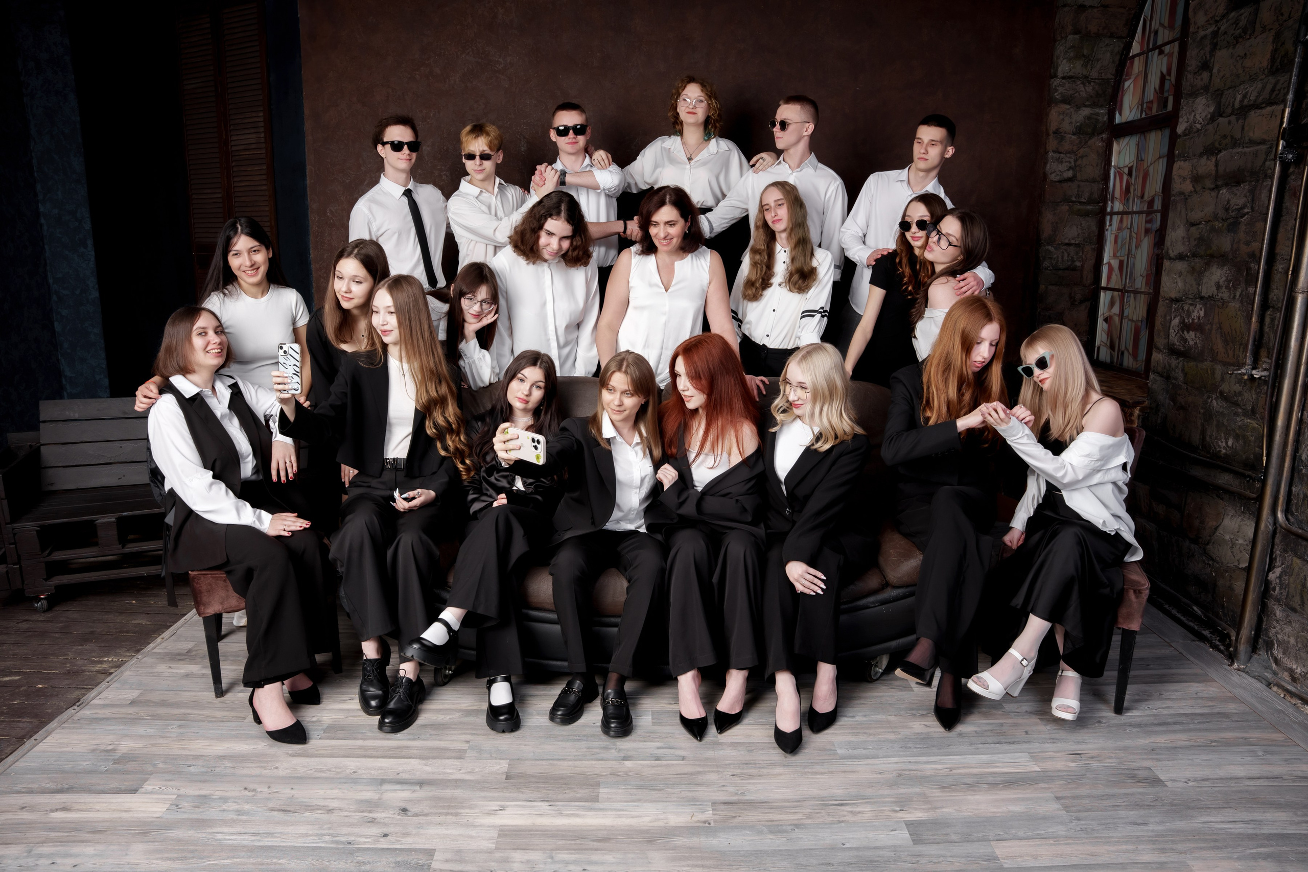 Темная локация в студия Фотоотдел. Ольга Плаксина фотограф в Саратове