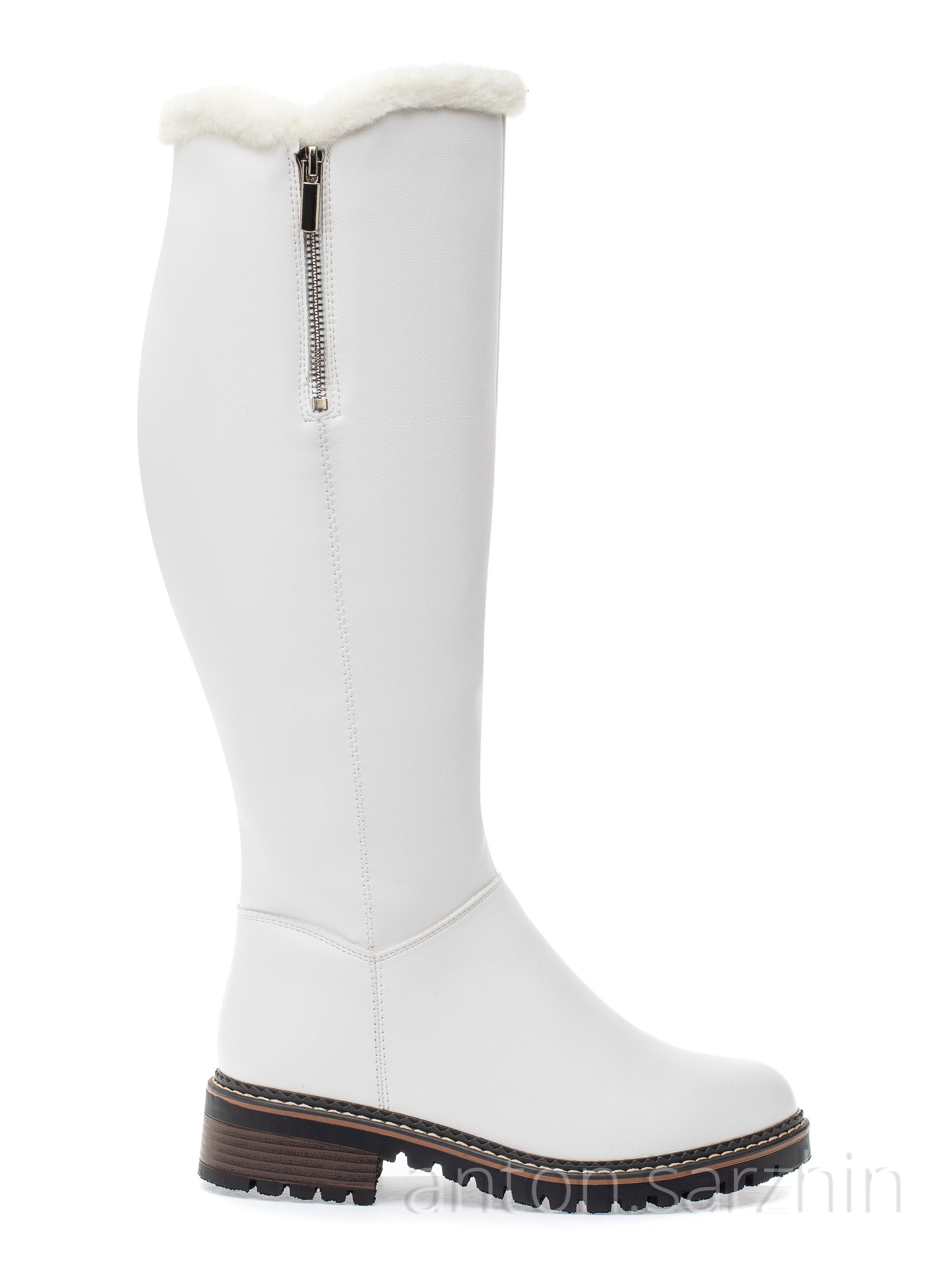 Съемка женских белых сапог