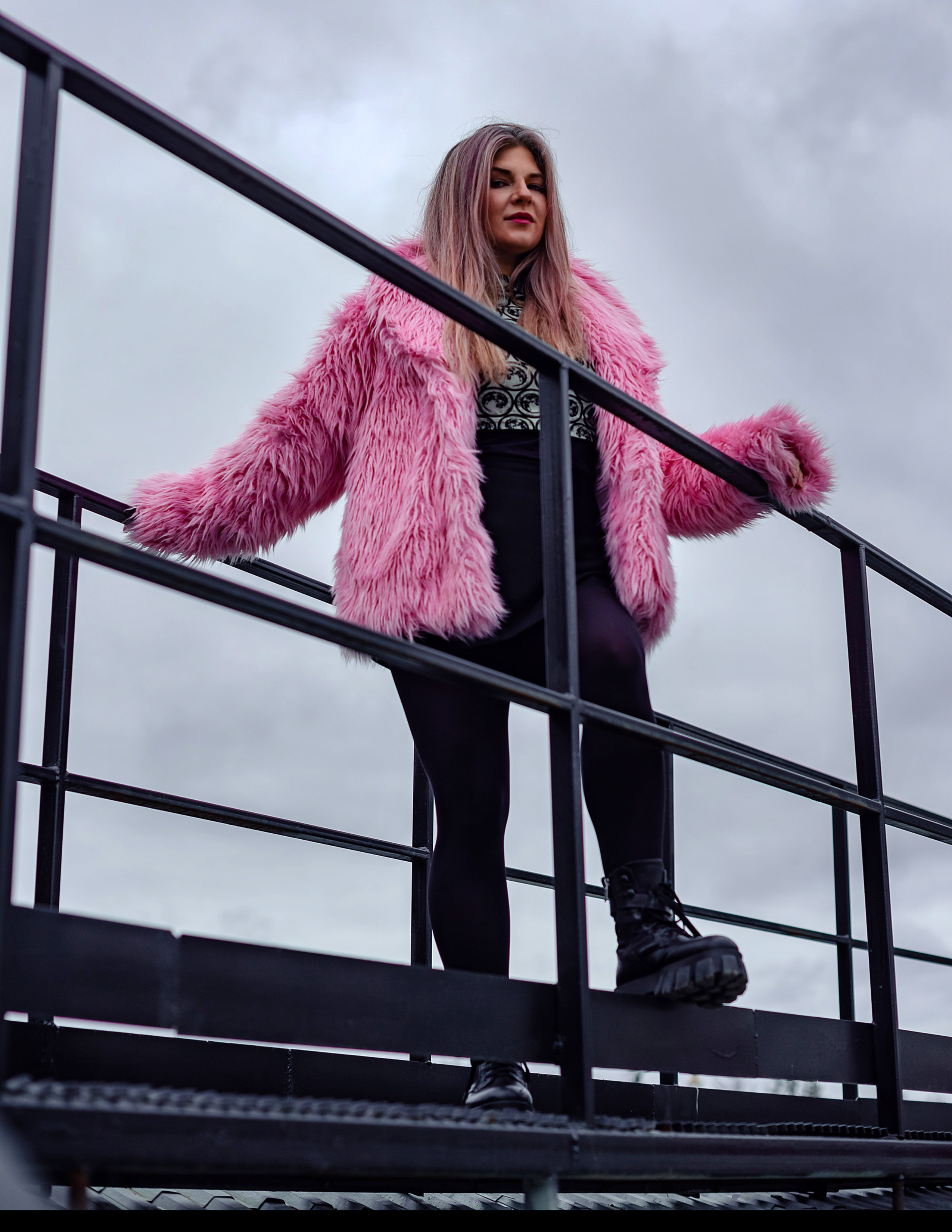 Съемка Марии в розовой шубе. Фотограф Тула творческие фотосессии недорого Ольга Ромашина