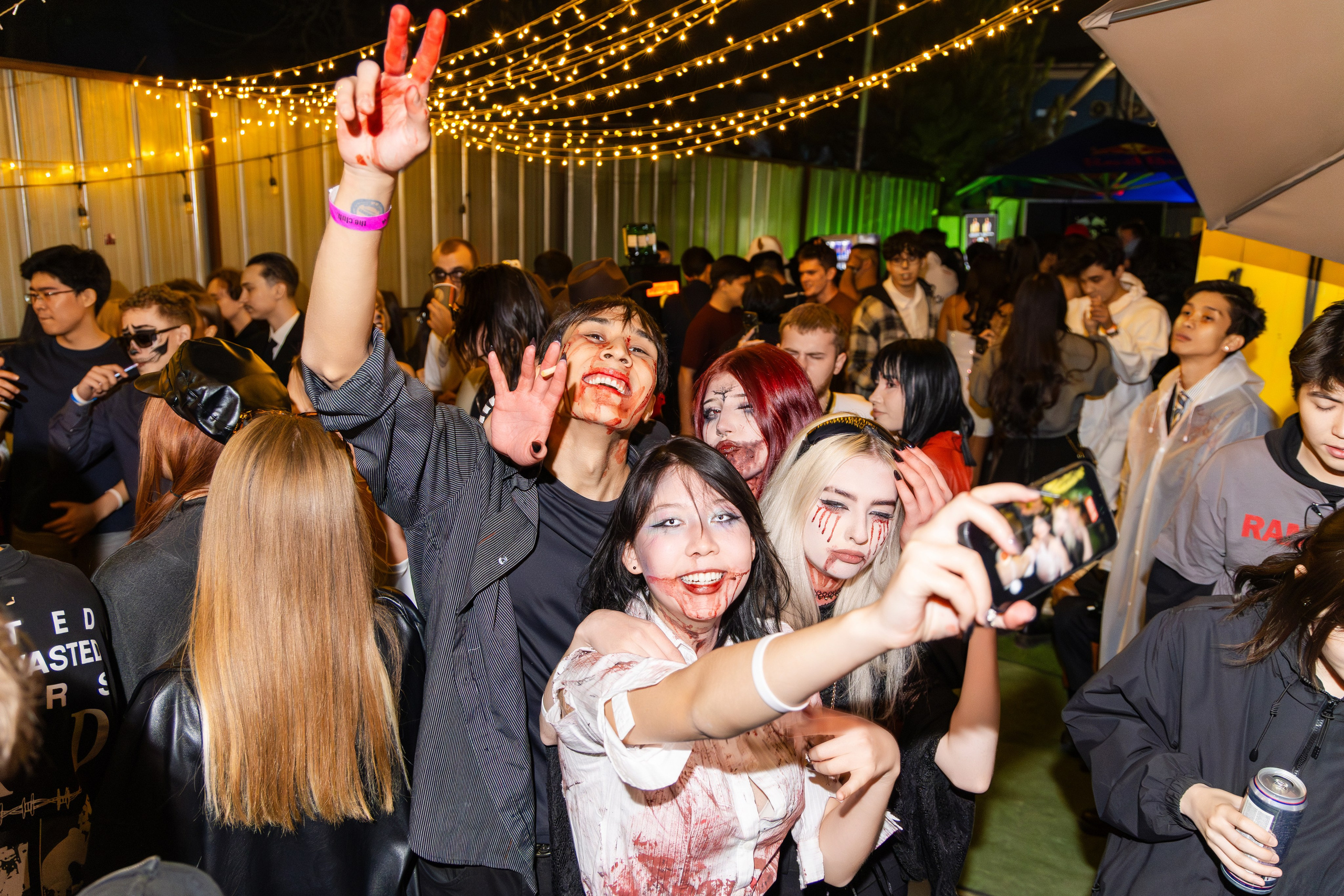 ВЫШКА WAVE — HALLOWEEN. Портретный фотограф в Алматы