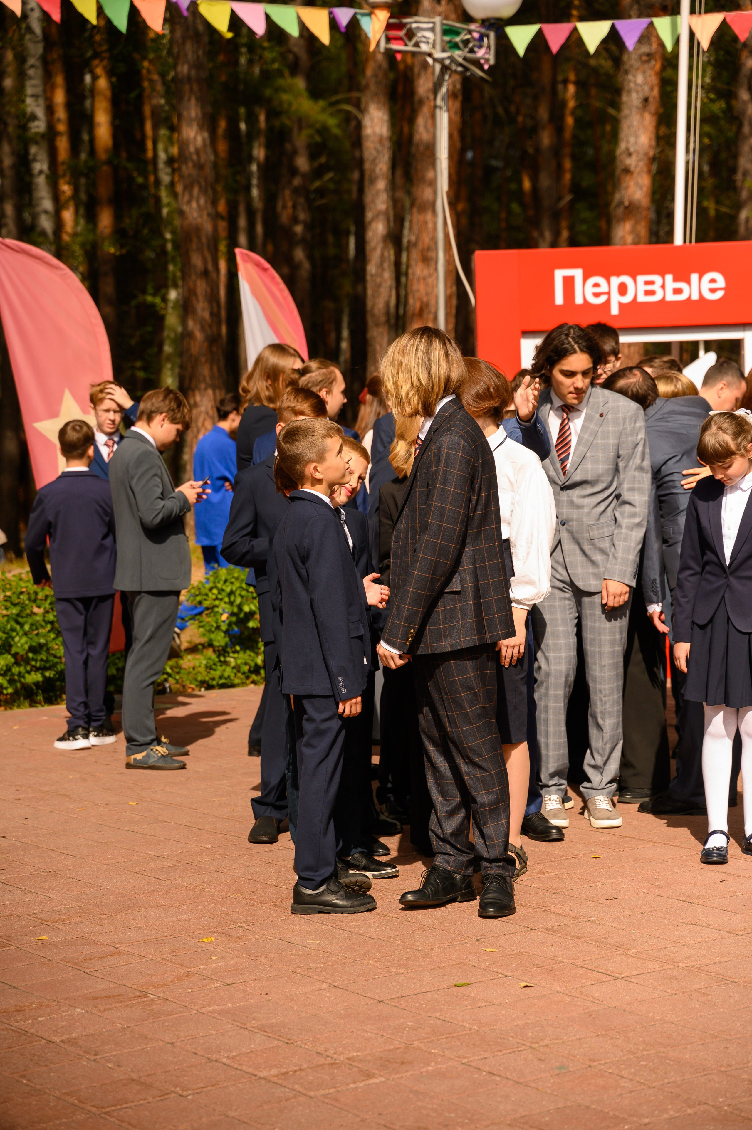 1 сентября линейка ФМШ. Фотограф новорожденных, семейный детский в Тюмени Татьяна Морозова