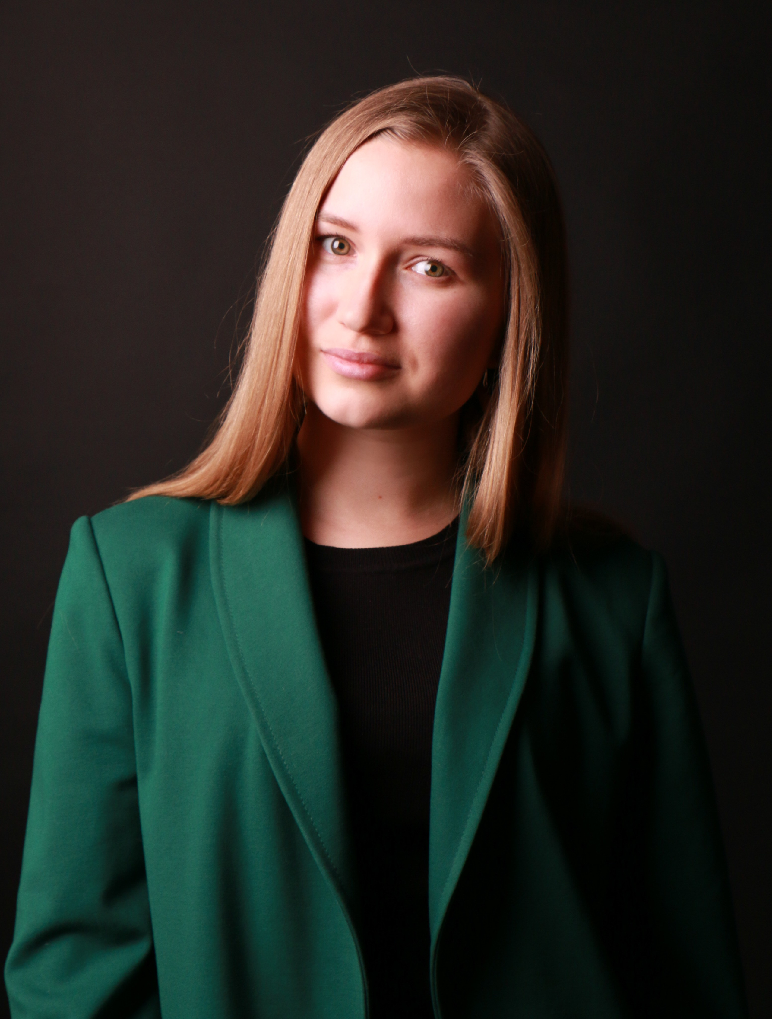 Business portrait. Liubov Morgasova [LU SPRING]: Photographer and curator