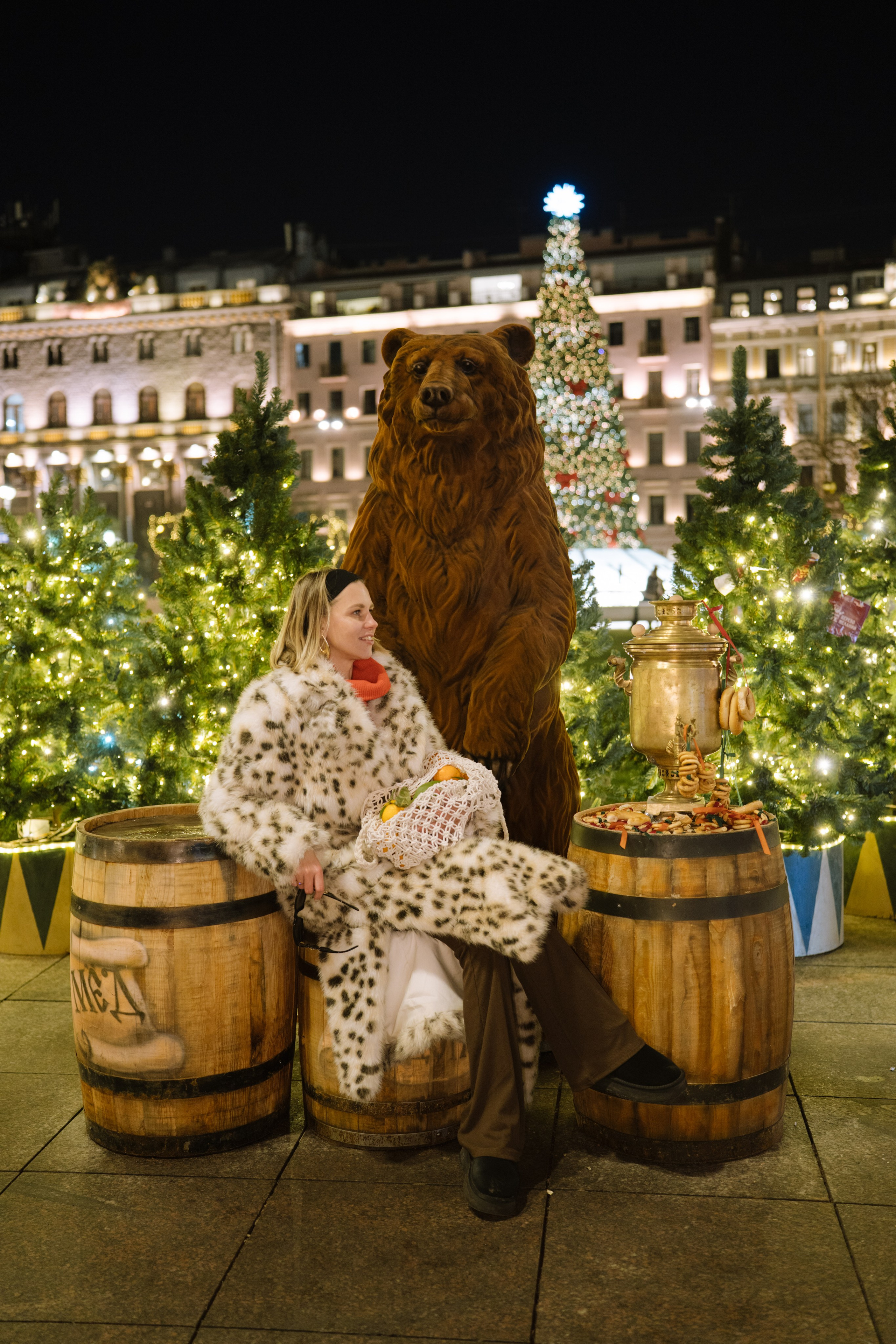 ПРОГУЛКА НА МАНЕЖНОЙ ПЛОЩАДИ ДЛЯ ДЕВУШКИ ПЕРЕД НОВЫМ ГОДОМ (НОВОГОДНЯЯ ФОТОСЕССИИЯ НА МАНЕЖНОЙ ПЛОЩАДИ). Профессиональный фотограф, Санкт-Петербург — Виктория Богомолова