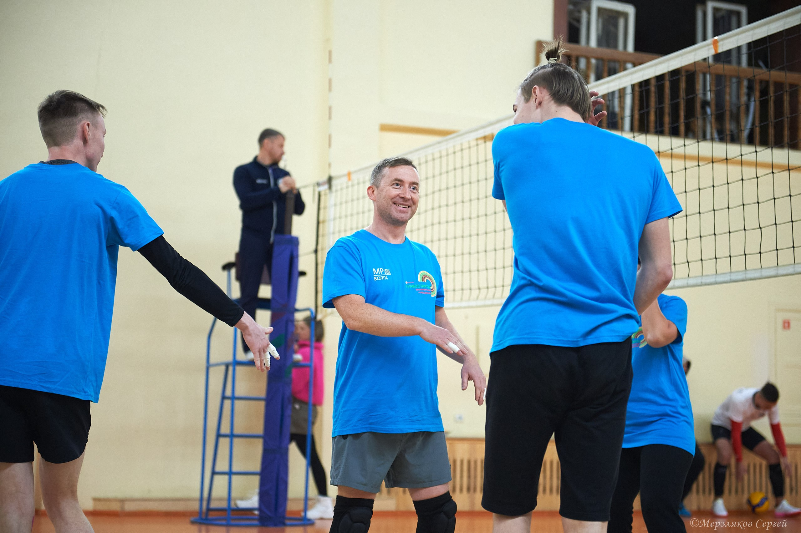 Новогодний турнир по волейболу. Ижевск. 15.12.2023. Спортивный репортажный фотограф в Ижевске Сергей Мерзляков