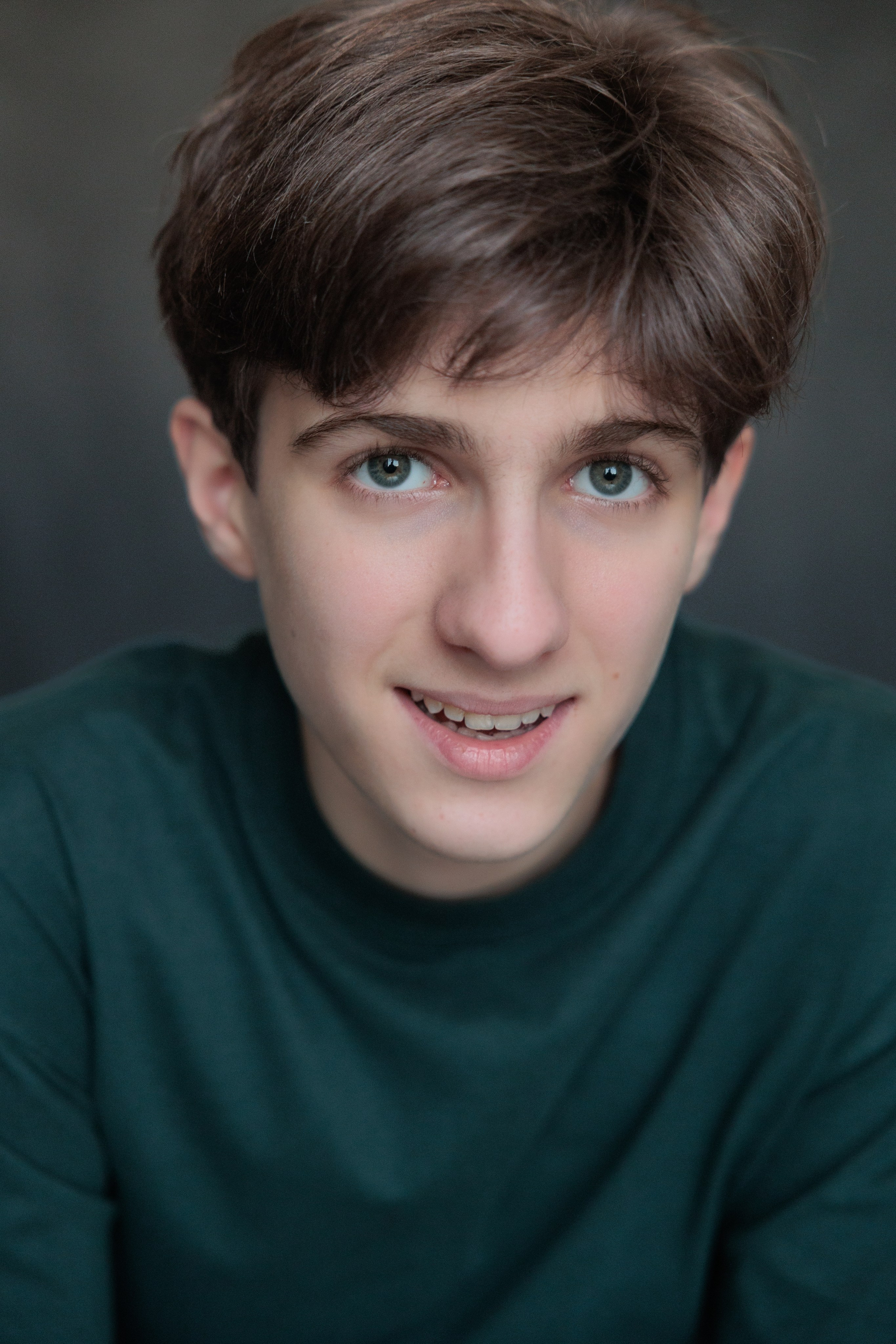 АРТЁМ. Я фотограф из Москвы к Вашим услугам