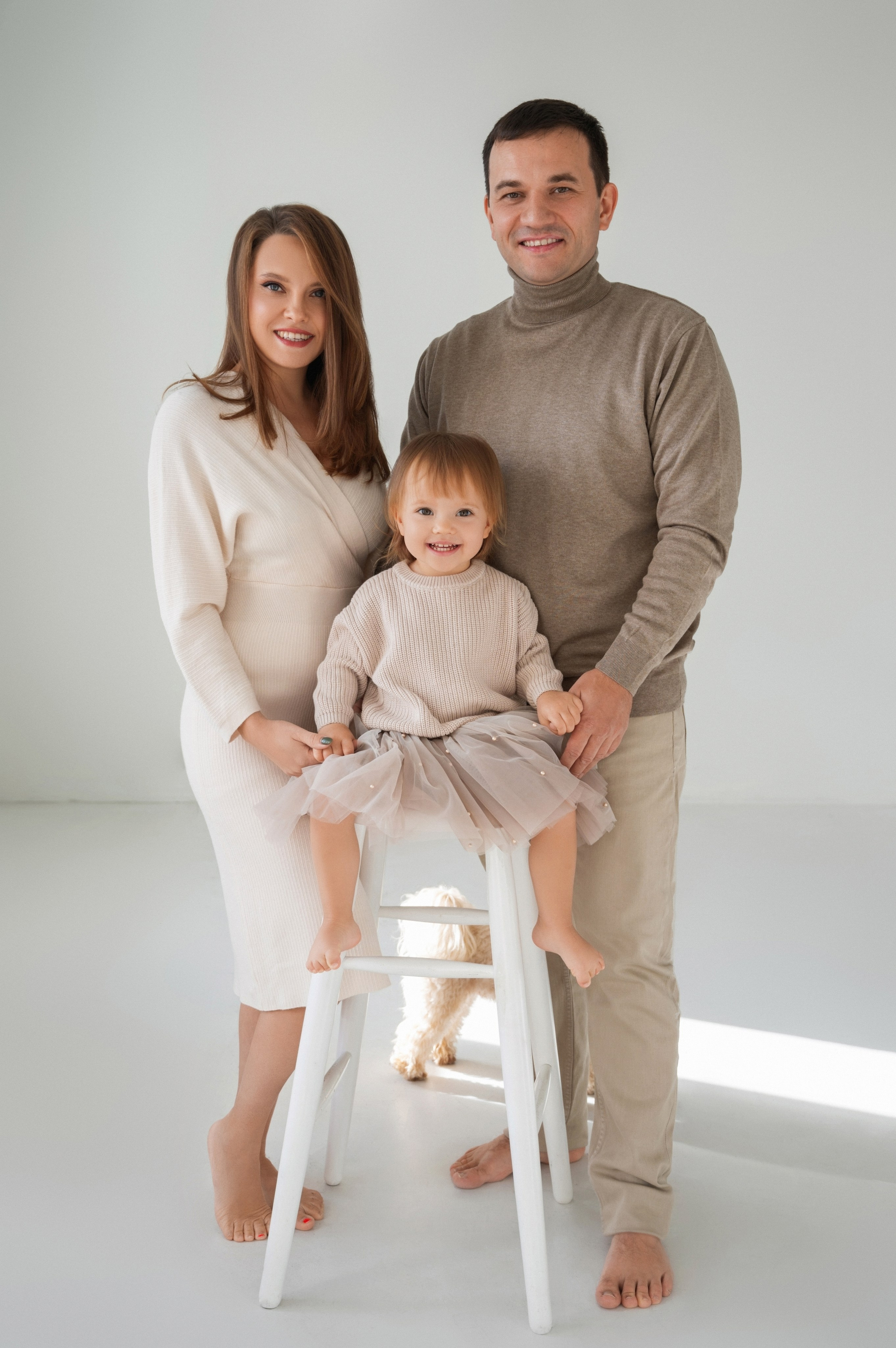 Семейная фотосессия. Профессиональный фотограф беременности в СПБ. Стильные фотосессии беременности в стиле минимализм и классическая фотография