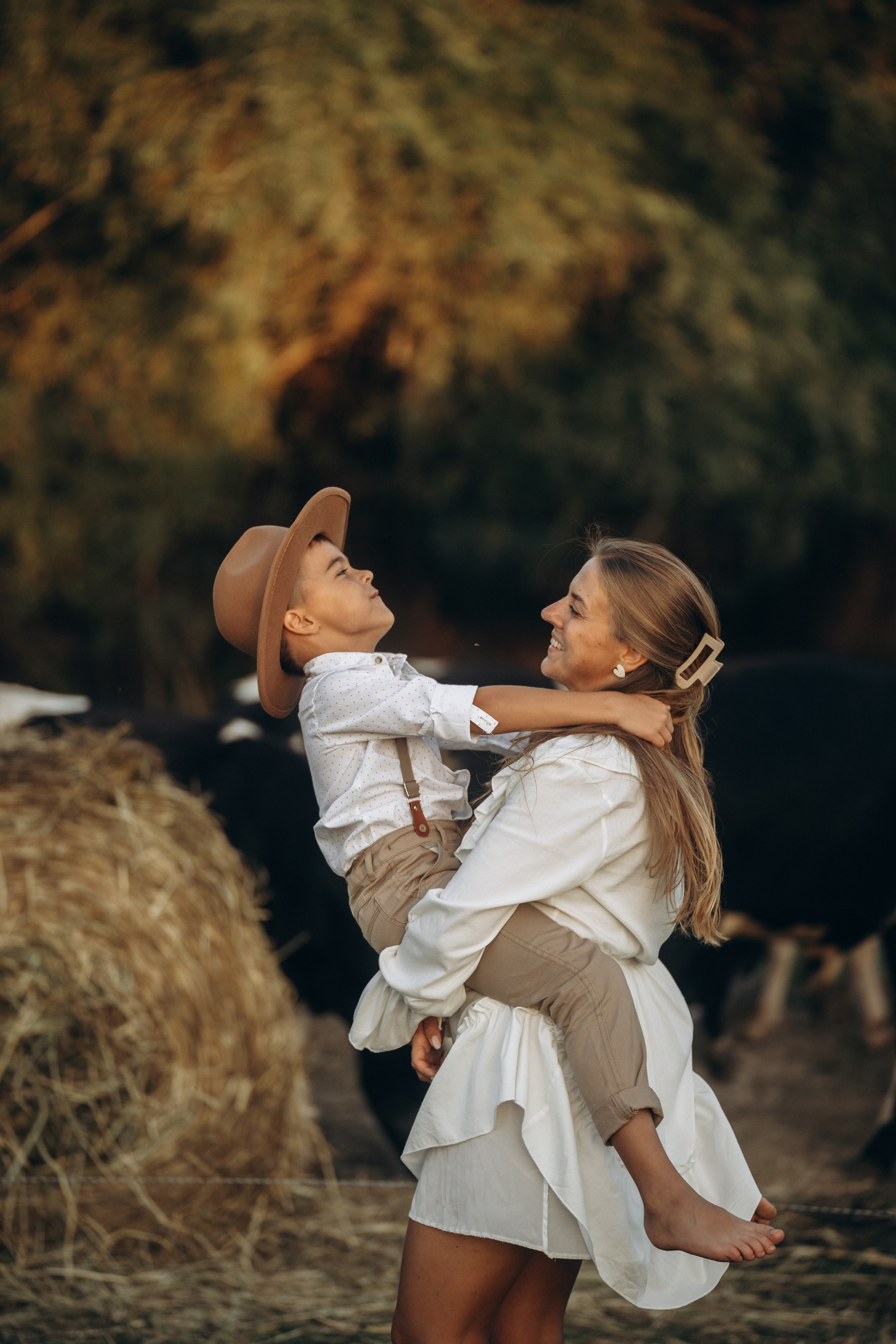 Три поколения у винного погреба - семейная фотосессия в Абрау-Дюрсо