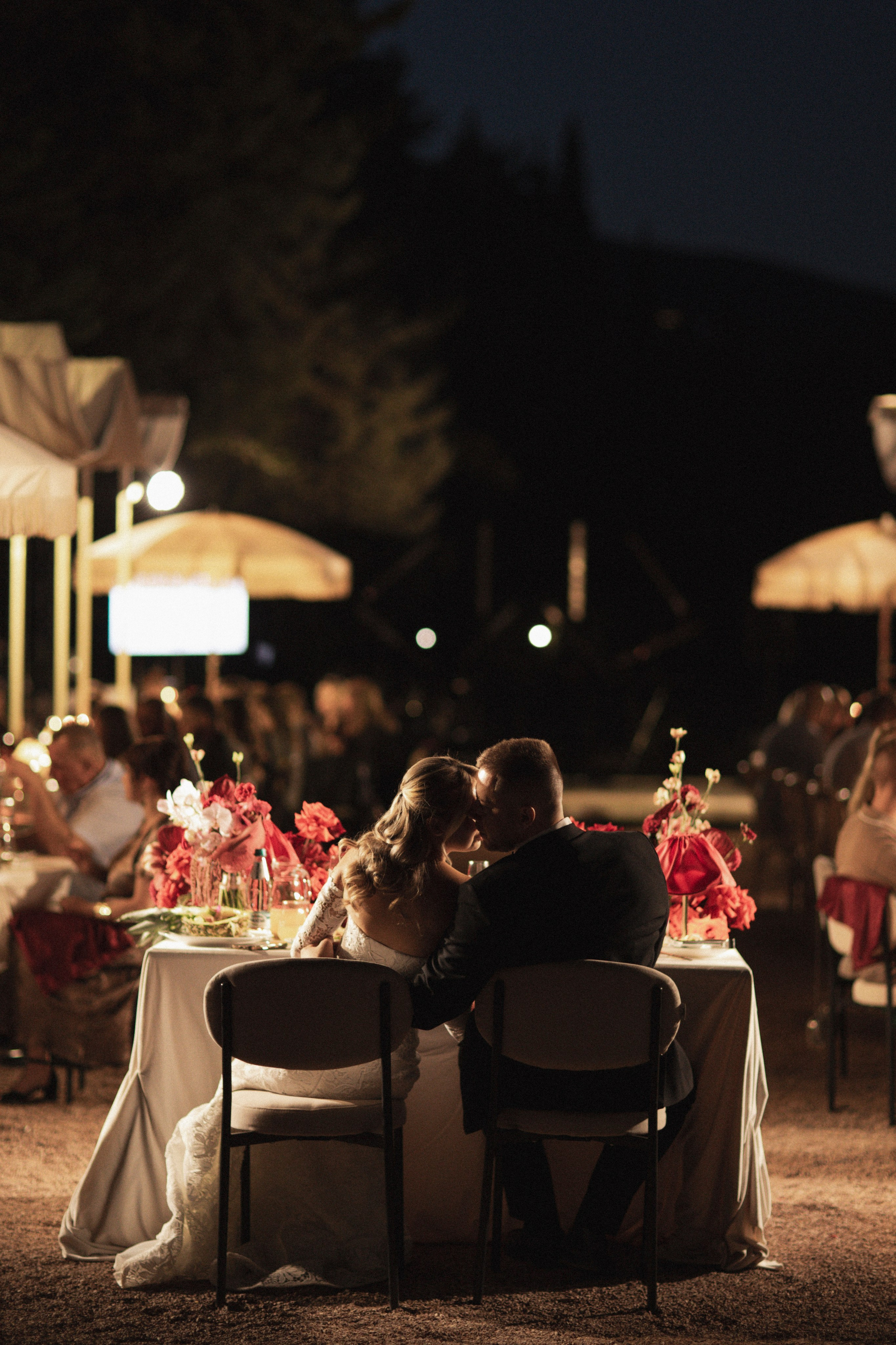 Весь мир — фон для любви. Свадебный фотограф в Севастополе и Крыму. Видеограф на свадьбу Крым, Севастополь, Ялта, Симферополь