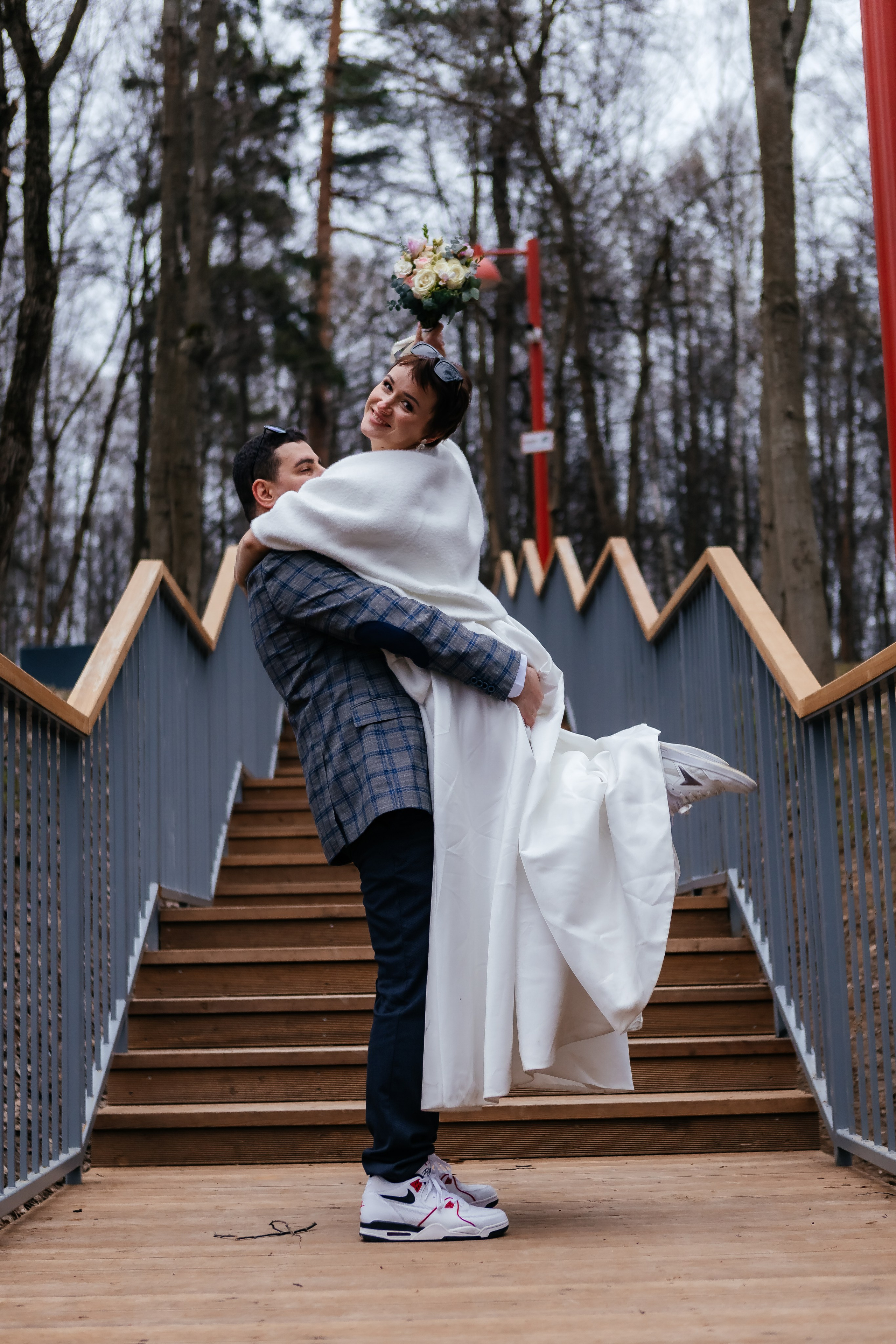 Свадебная фотопрогулка в усадьбе Горенки. Свадебный фотограф в Москве