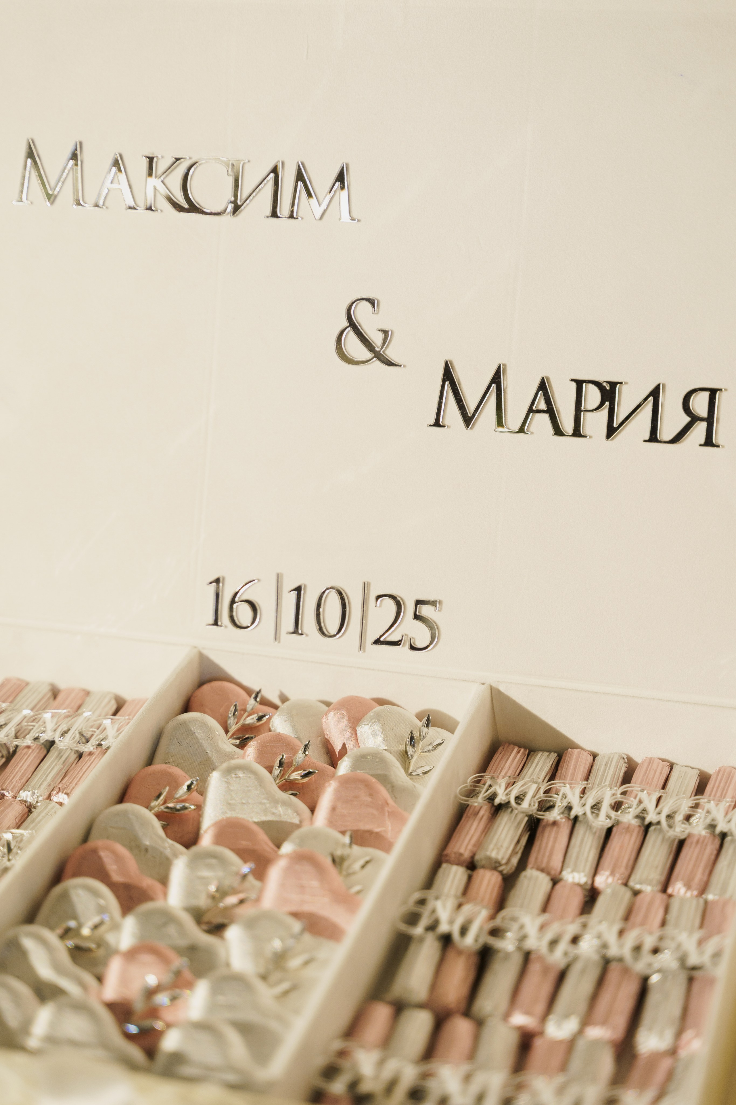 Красивое обручение на берегу чёрного моря в Лермонтово от ТВИНС СТУДИО. ТВИНС СТУДИО — лучшие свадебные фотографы и видеографы в Краснодаре