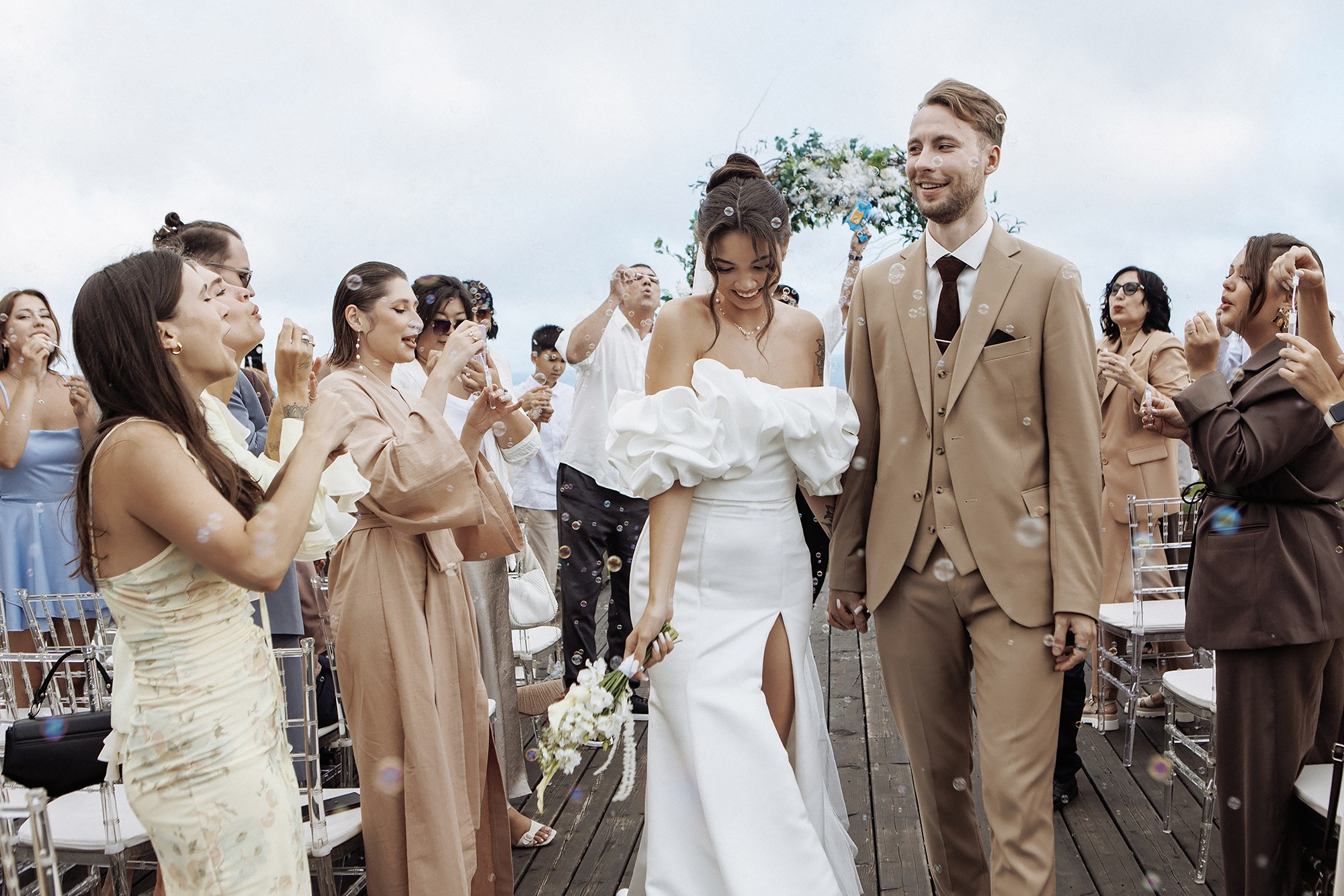 Саша и Вика 5.09.25. Свадебный фотограф Владивосток Алина Гевондова