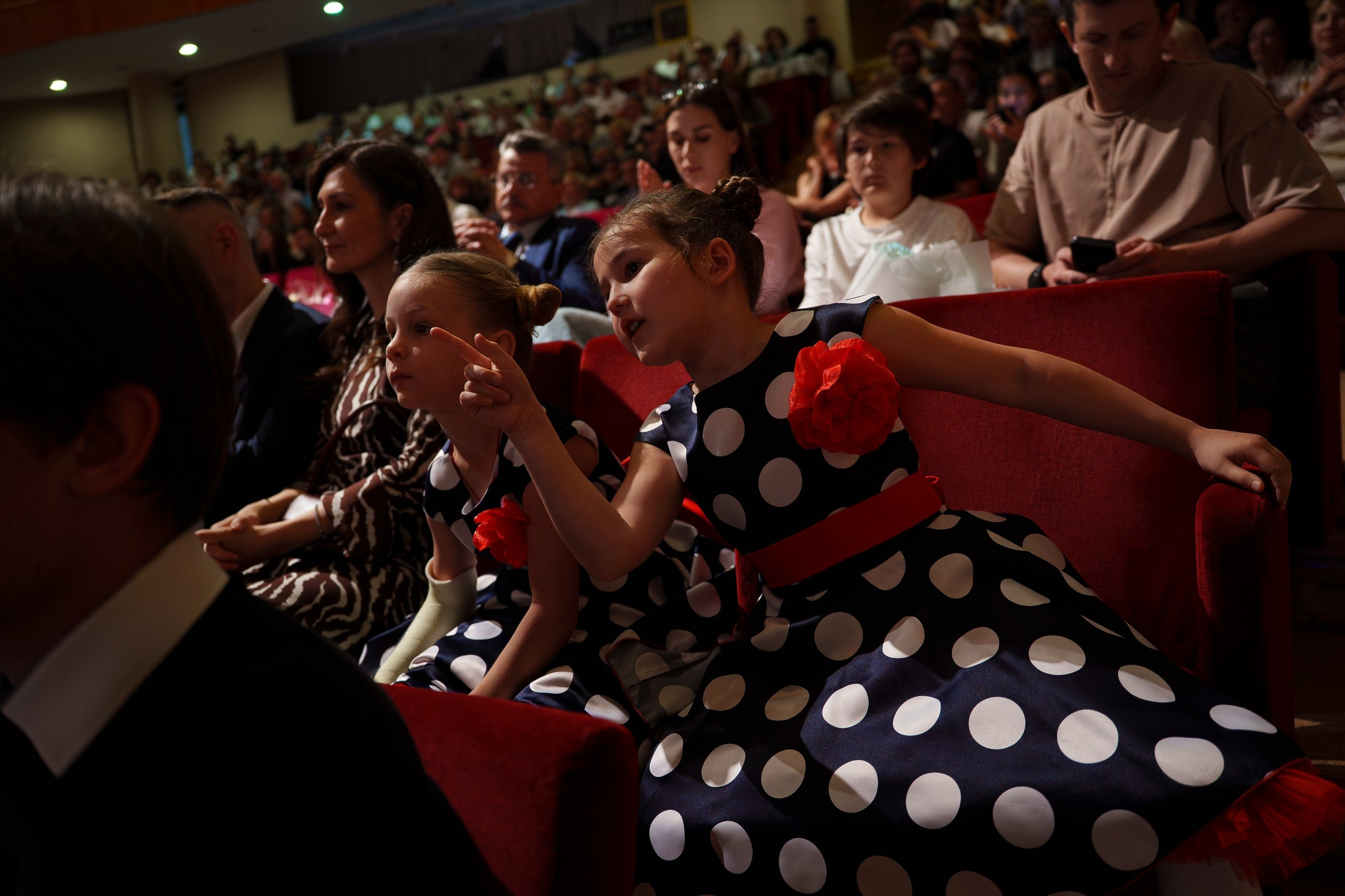 Фотограф на выпускной в Уфе — съёмка в Конгресс-холле для гимназии № 39