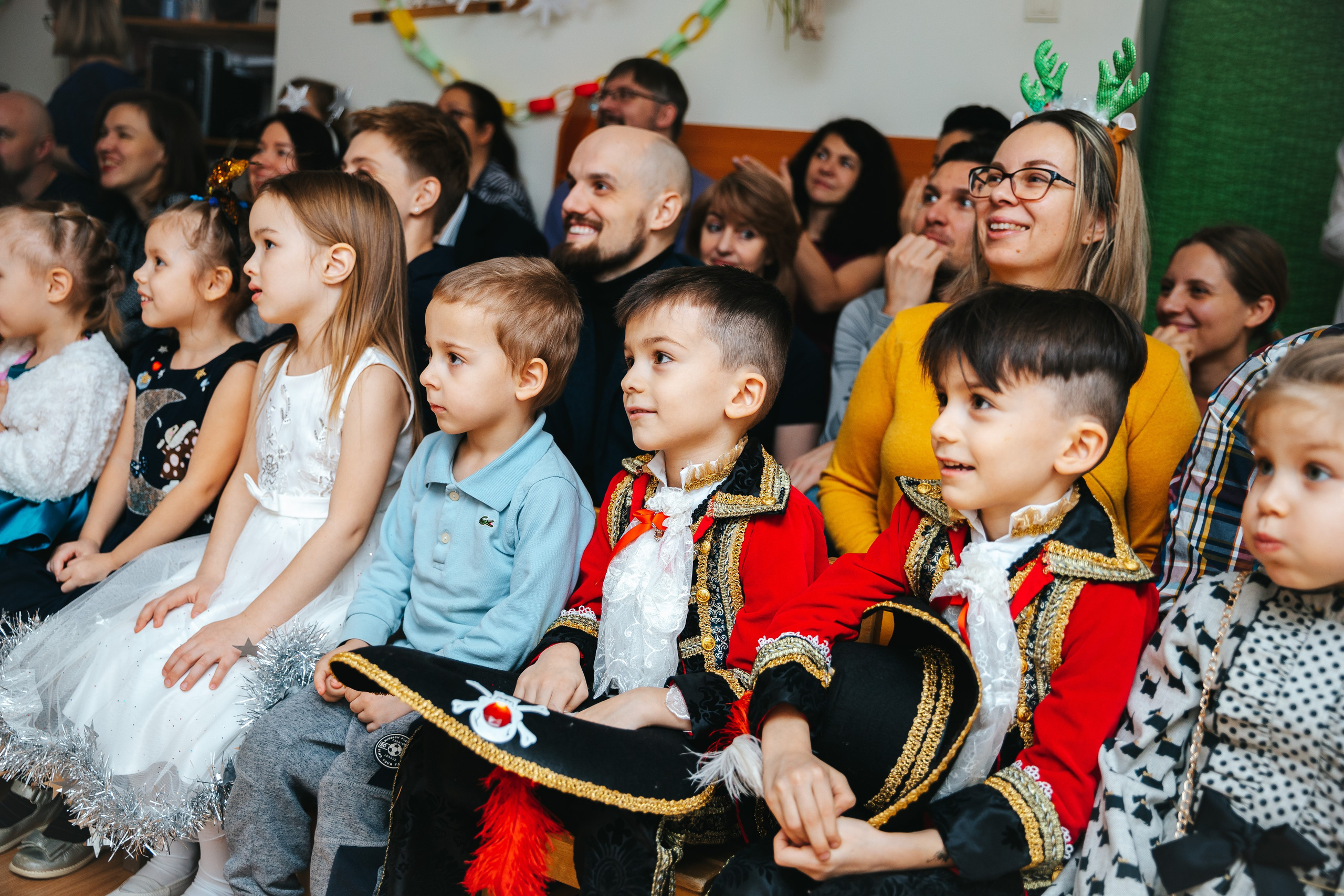 Новогодний утренник в Монтессори-садике. Семейный lifestyle фотограф в Санкт-Петербурге Людмила Пахомова