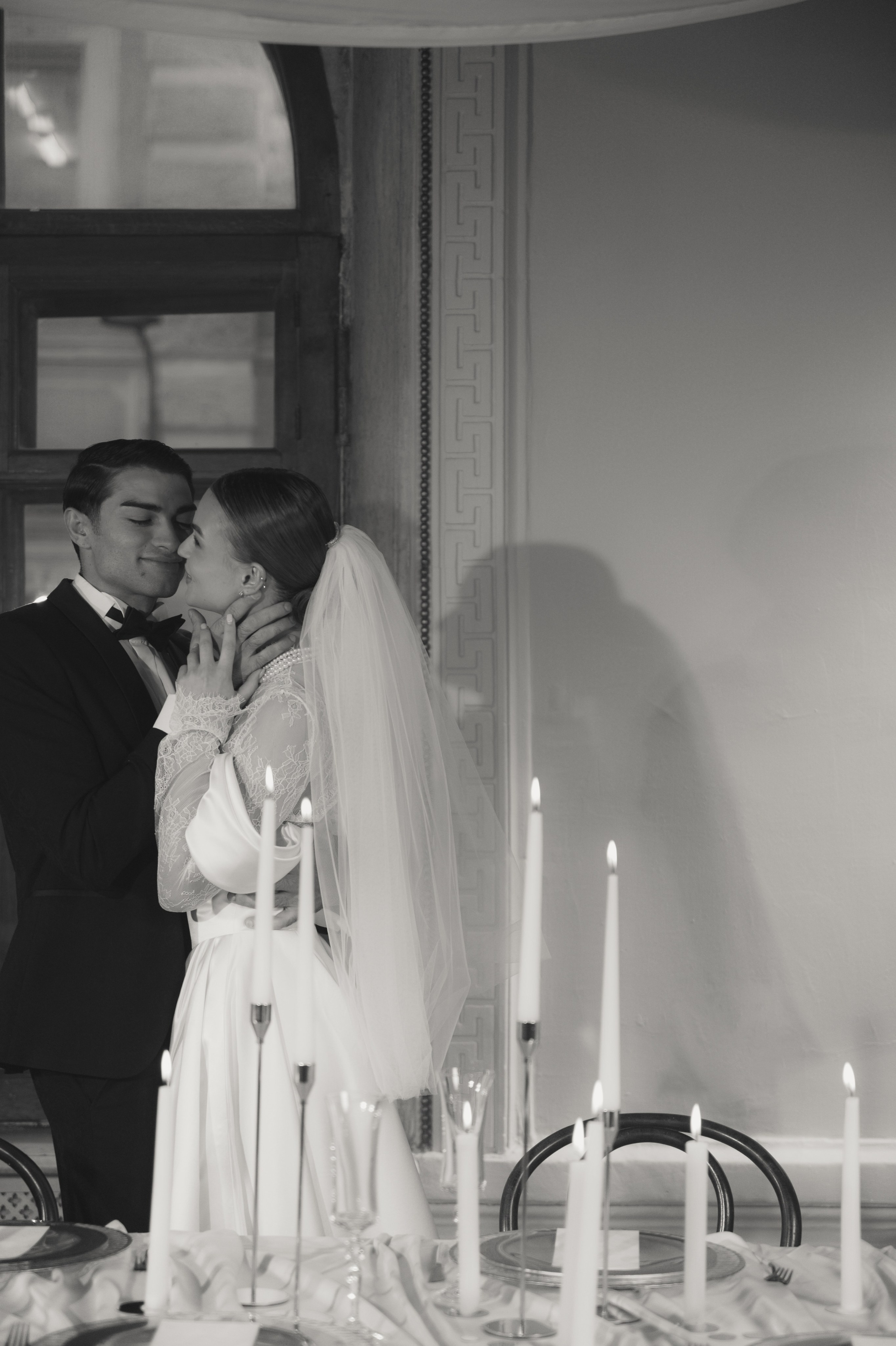 Камерный свадебный ужин при свечах в старинном особняке в фотостудии 21. Kult. Ярослава Ерина — свадебный фотограф в Москве