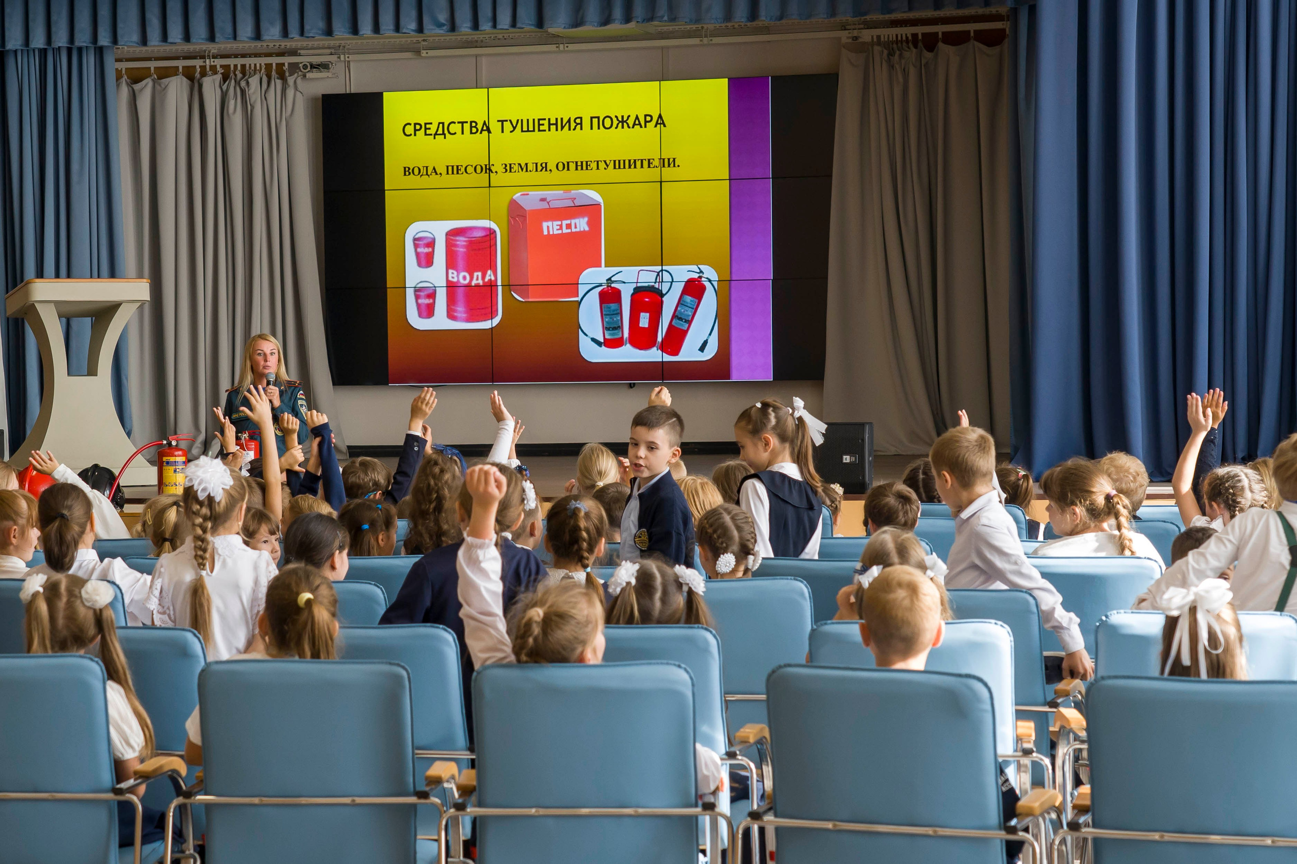 МЧС тренировка эвакуации в школе. Фотограф в Санкт-Петербурге. Репортажная и все съёмки для бизнеса