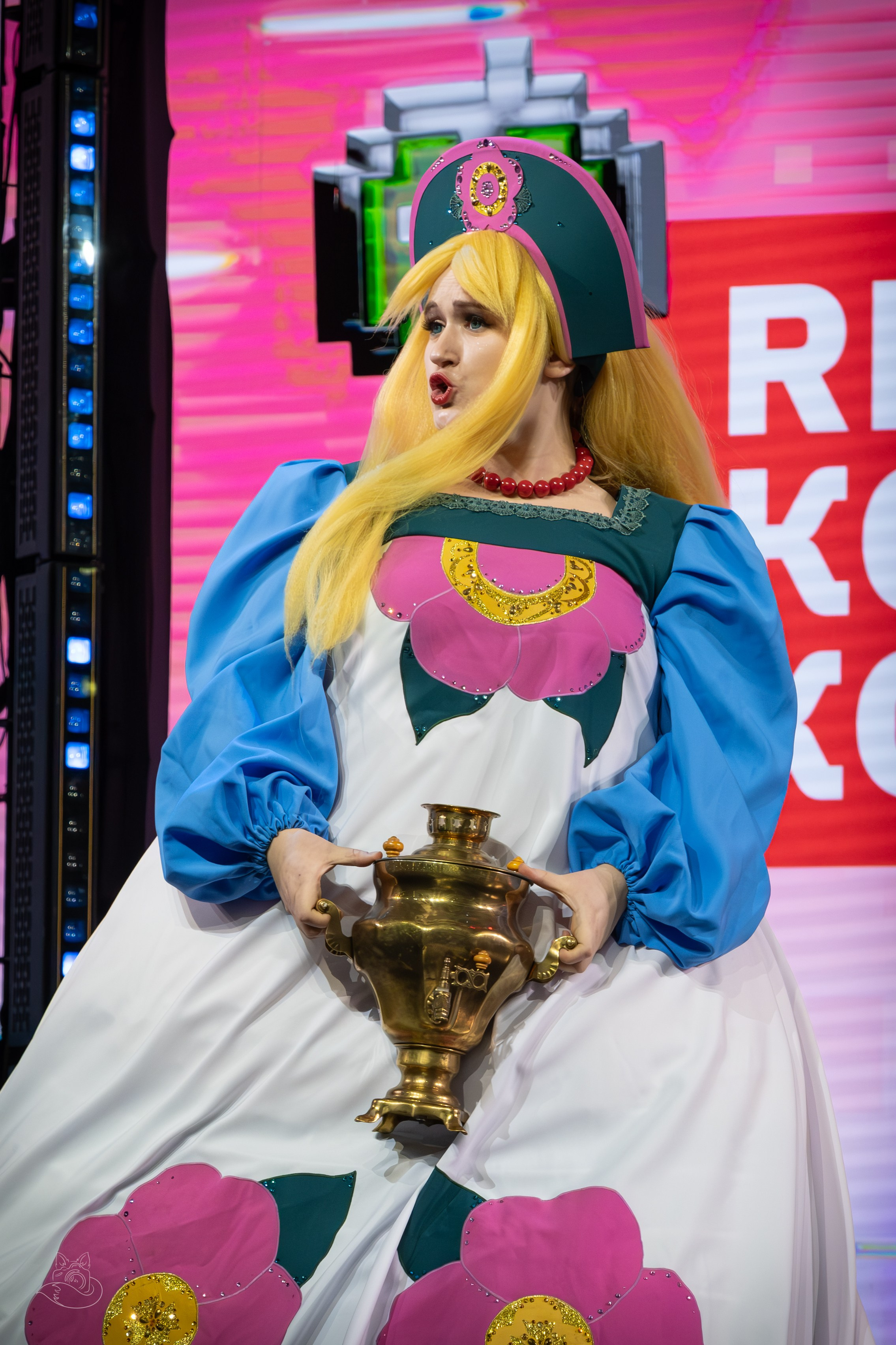 Сцена РЭД ЭКСПО 2024. Косплей фотограф