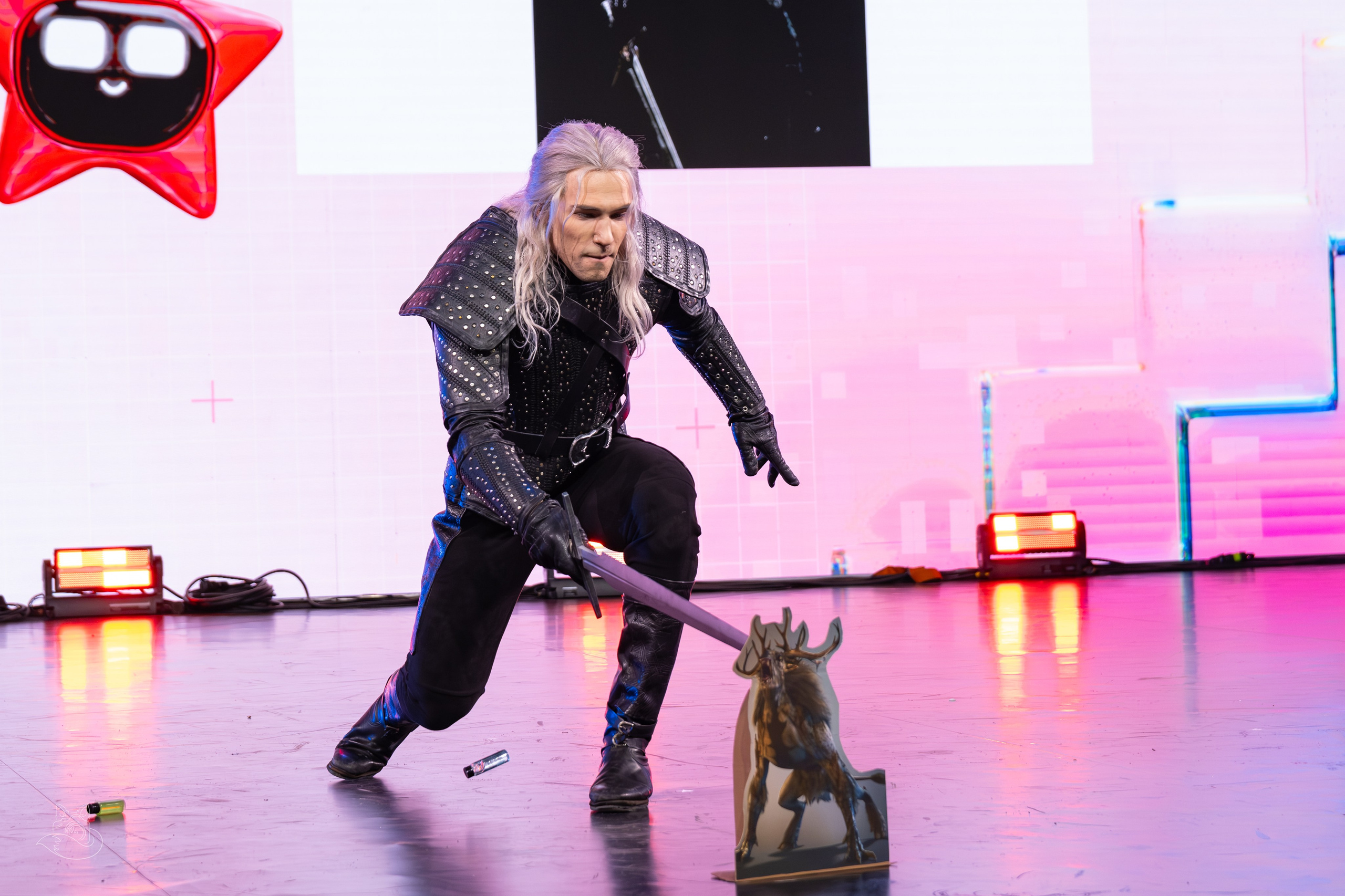 Сцена РЭД ЭКСПО 2024. Косплей фотограф