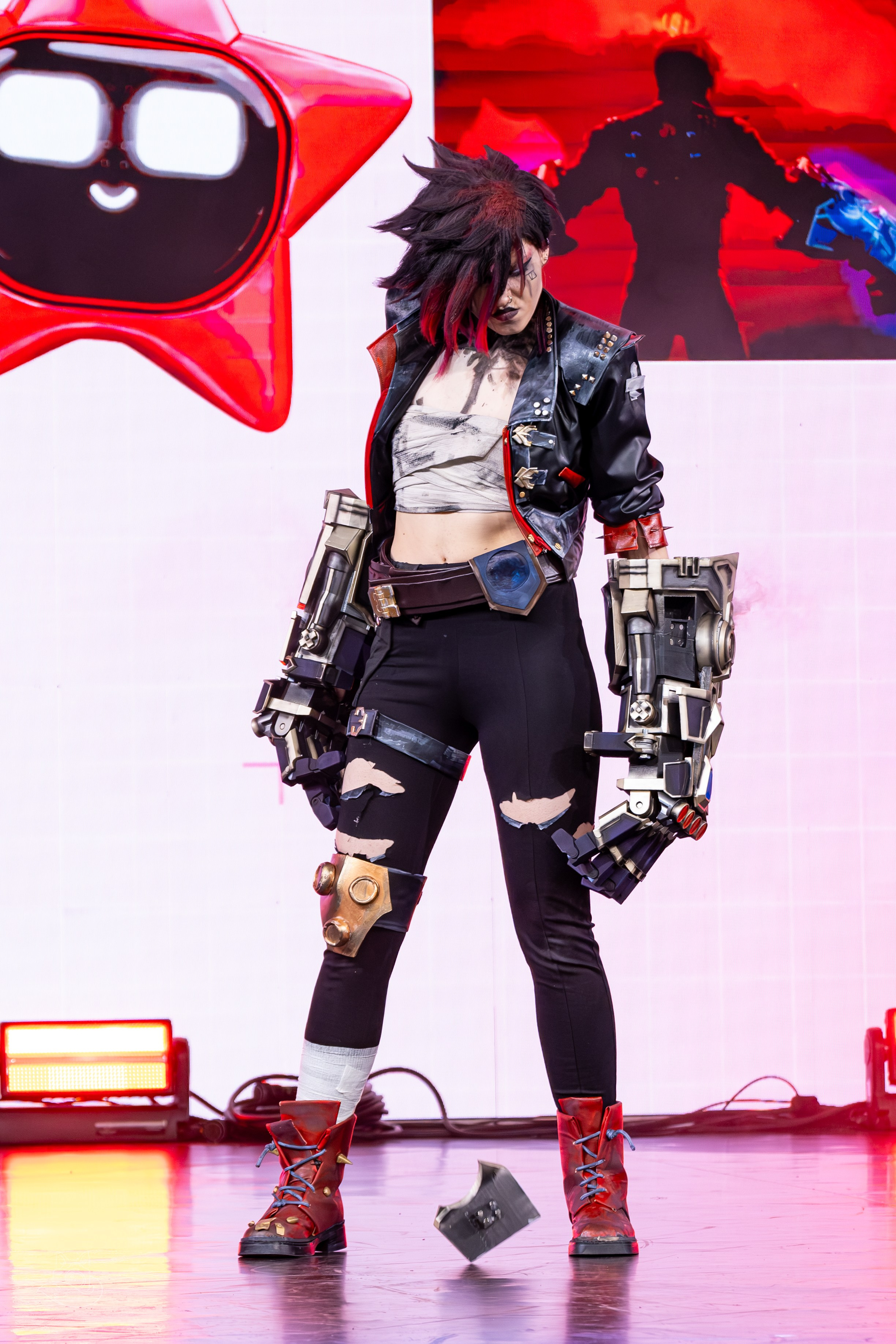 Сцена РЭД ЭКСПО 2024. Косплей фотограф