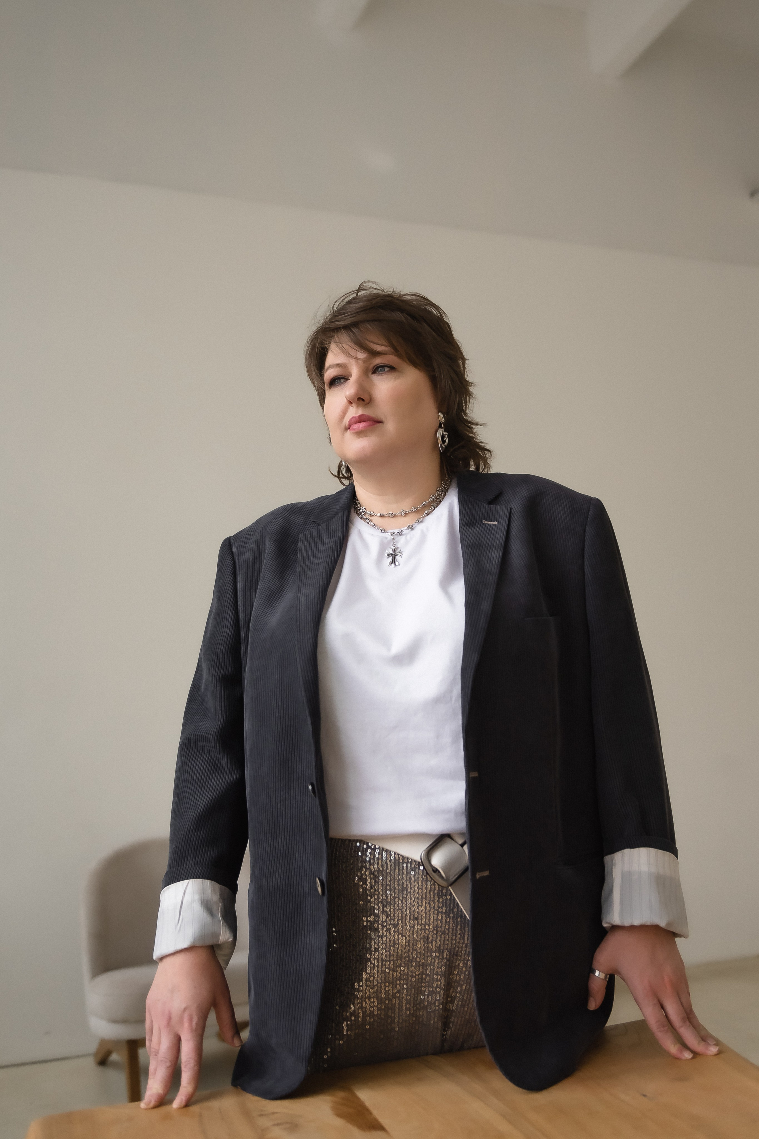 Бизнес потрет в светлом зале. КОНТЕНТ |БРЕНД фотограф Санкт-Петербург — Жанна Олтаржевская