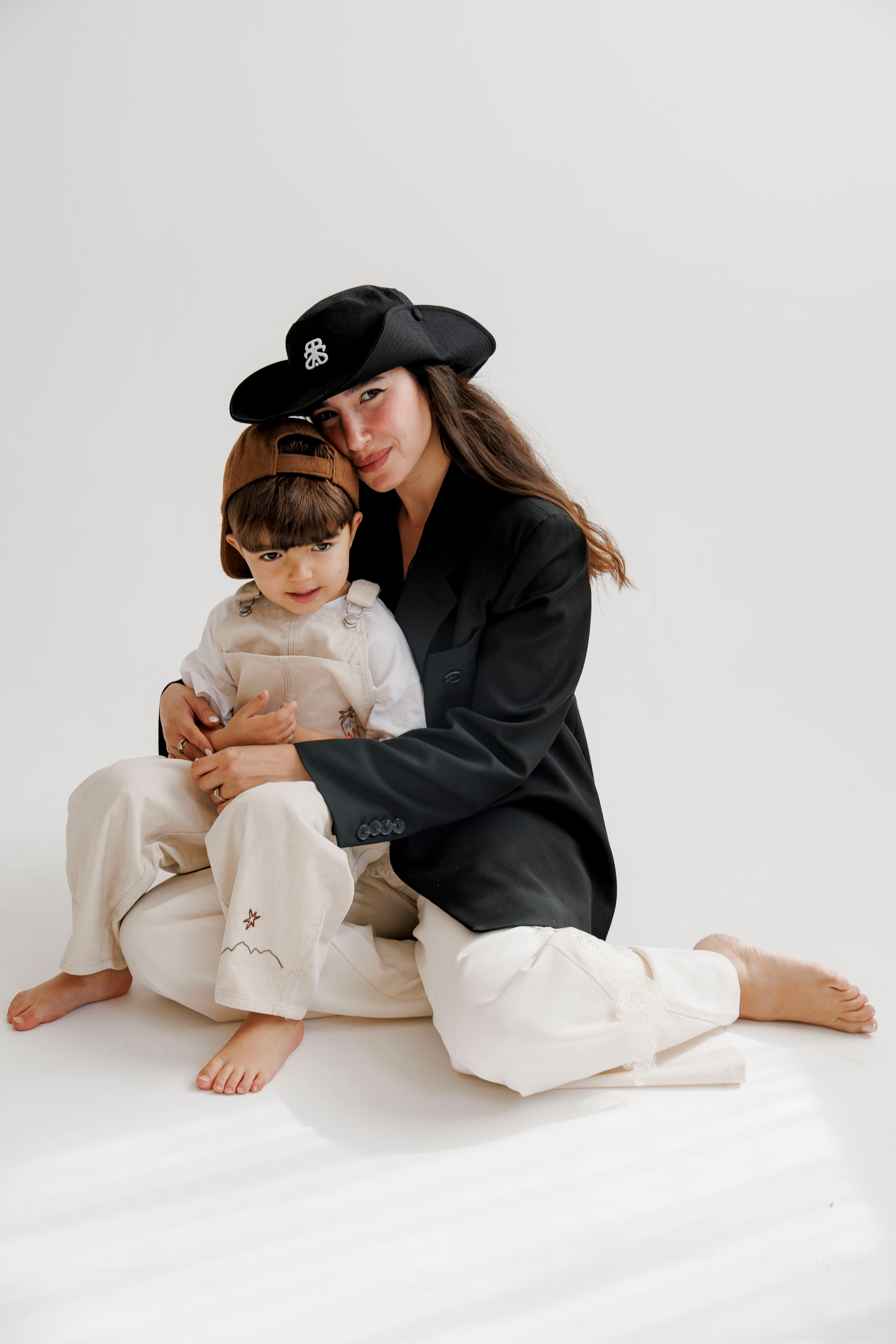 Family photoshoot inside the studio. Wedding and family photographer