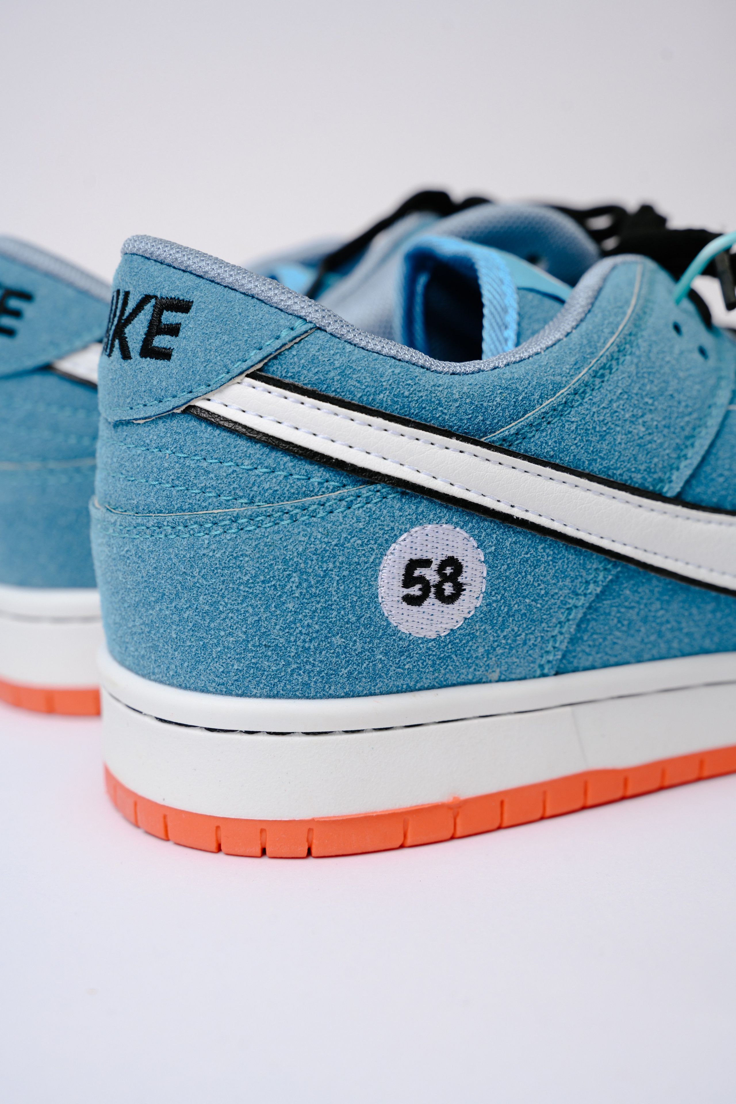 Кроссовки для wb. Фотограф в Красноярске