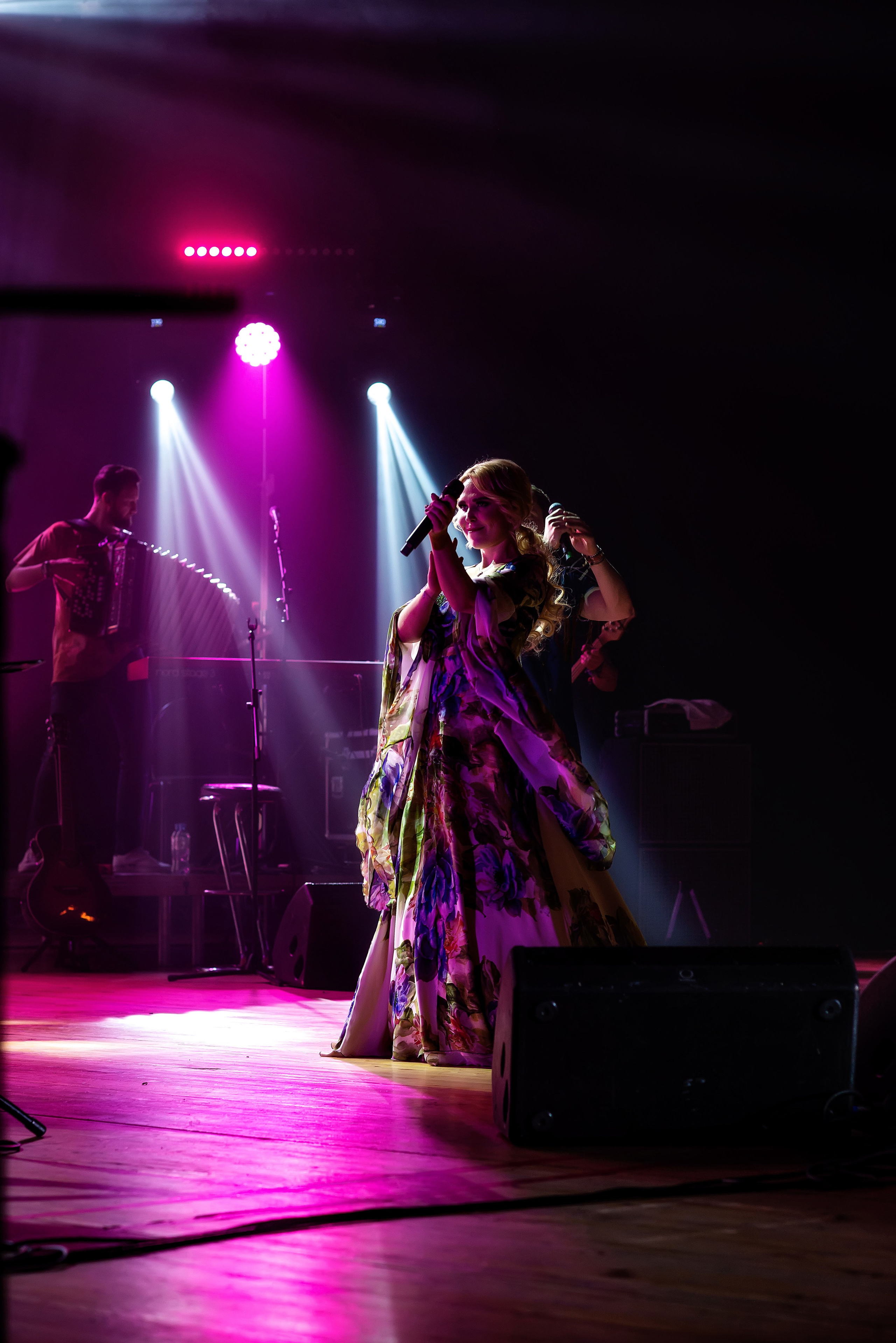 Концерт Пелагеи. Школьный, фэшн фотограф в Тюмени и в России Ирина Королева