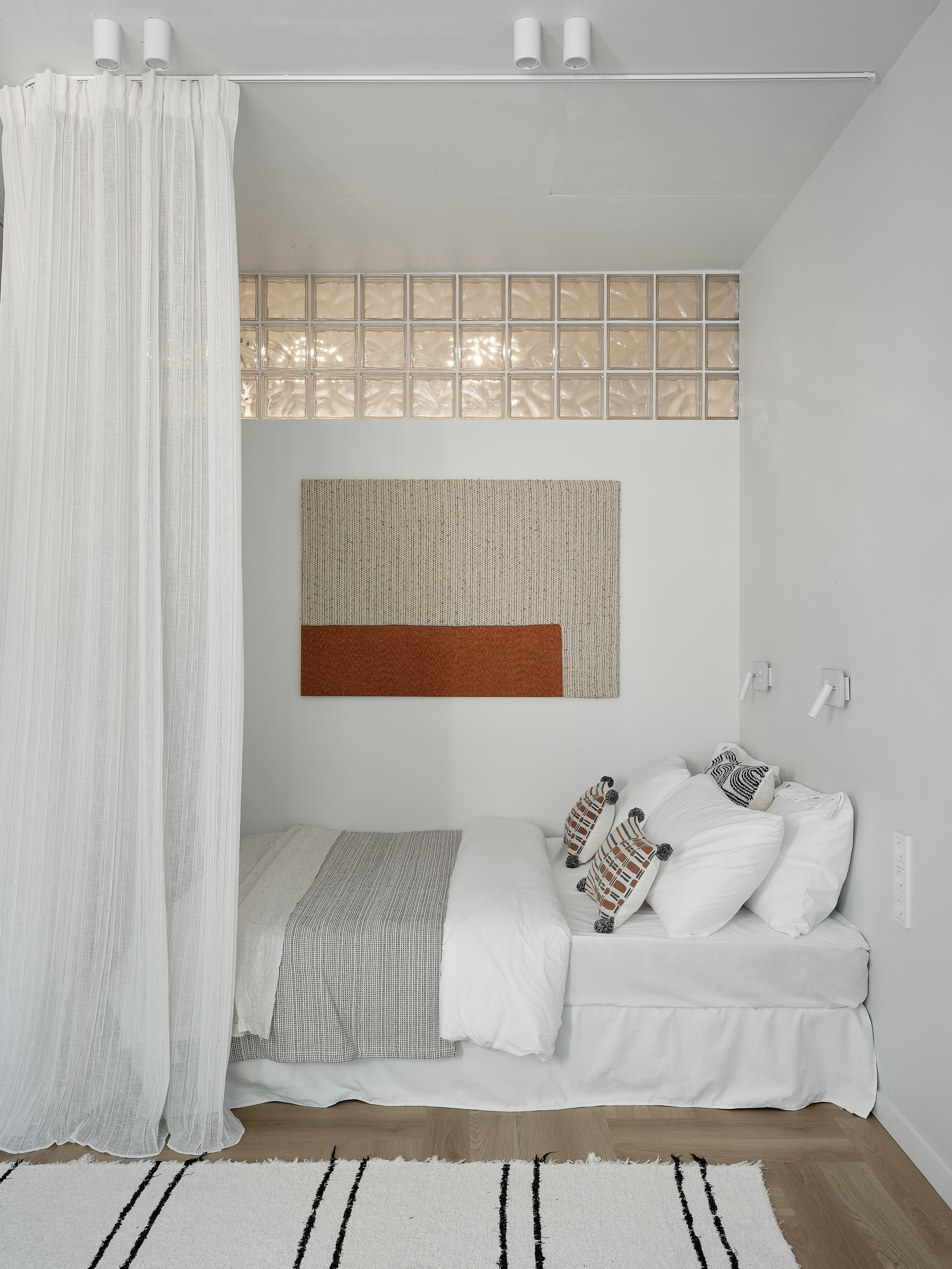 SUNSET MOOD APRTM. KWITE INTERIOR. Студия дизайна