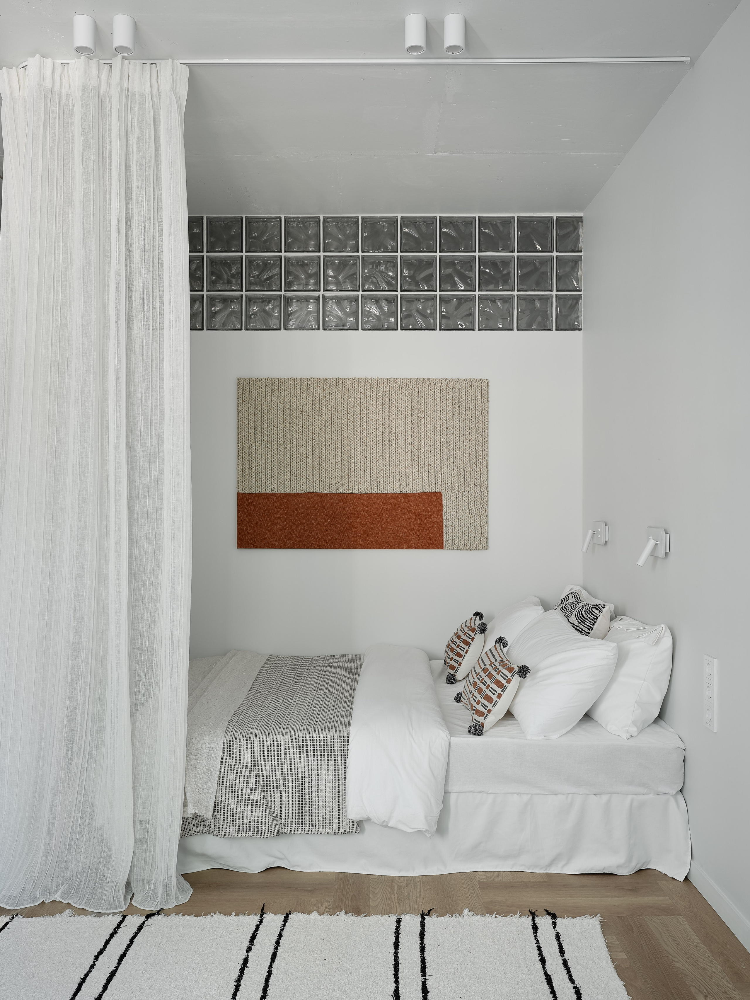 SUNSET MOOD APRTM. KWITE INTERIOR. Студия дизайна