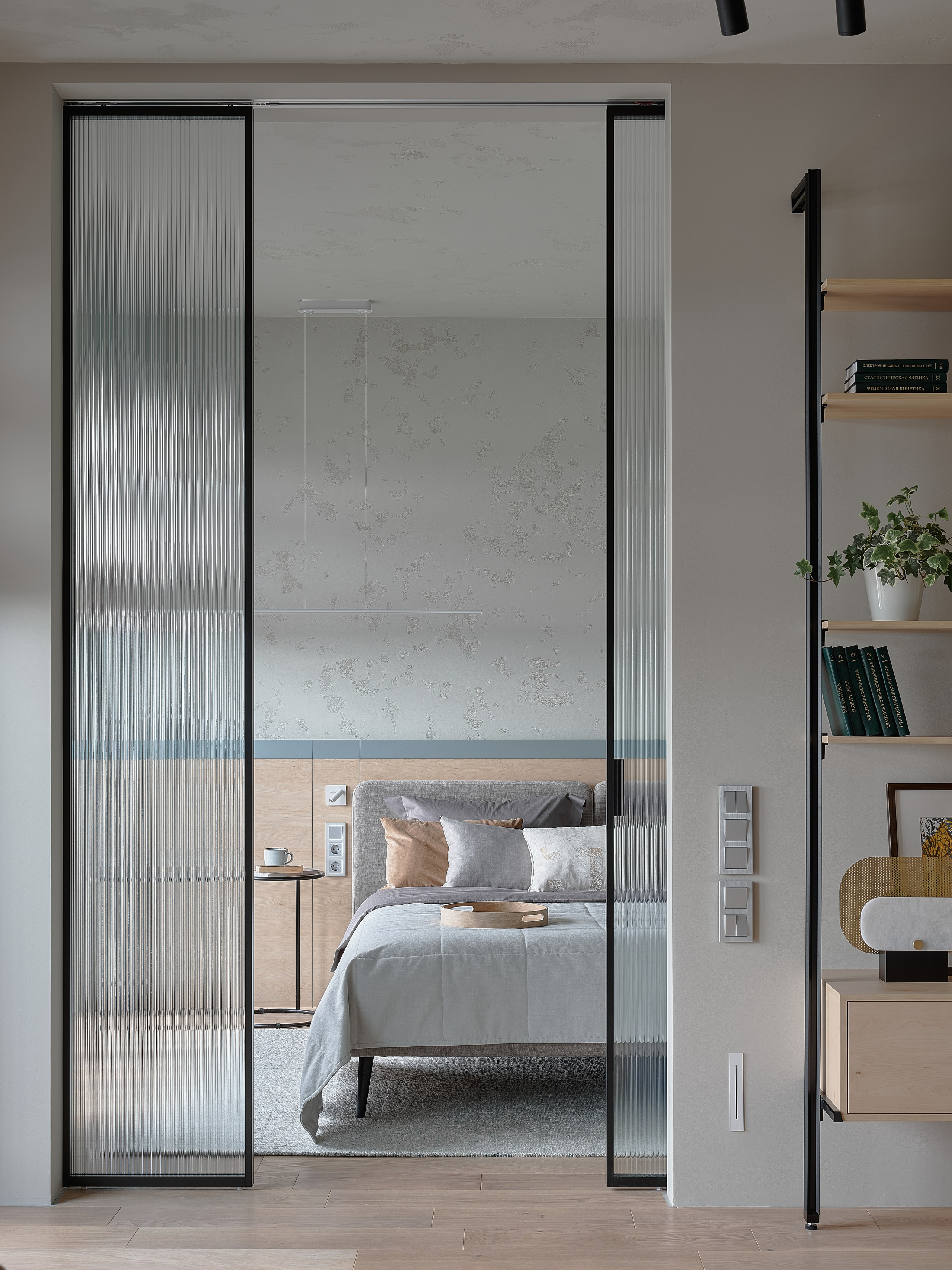 RIVER VIEW APRTM. KWITE INTERIOR. Студия дизайна