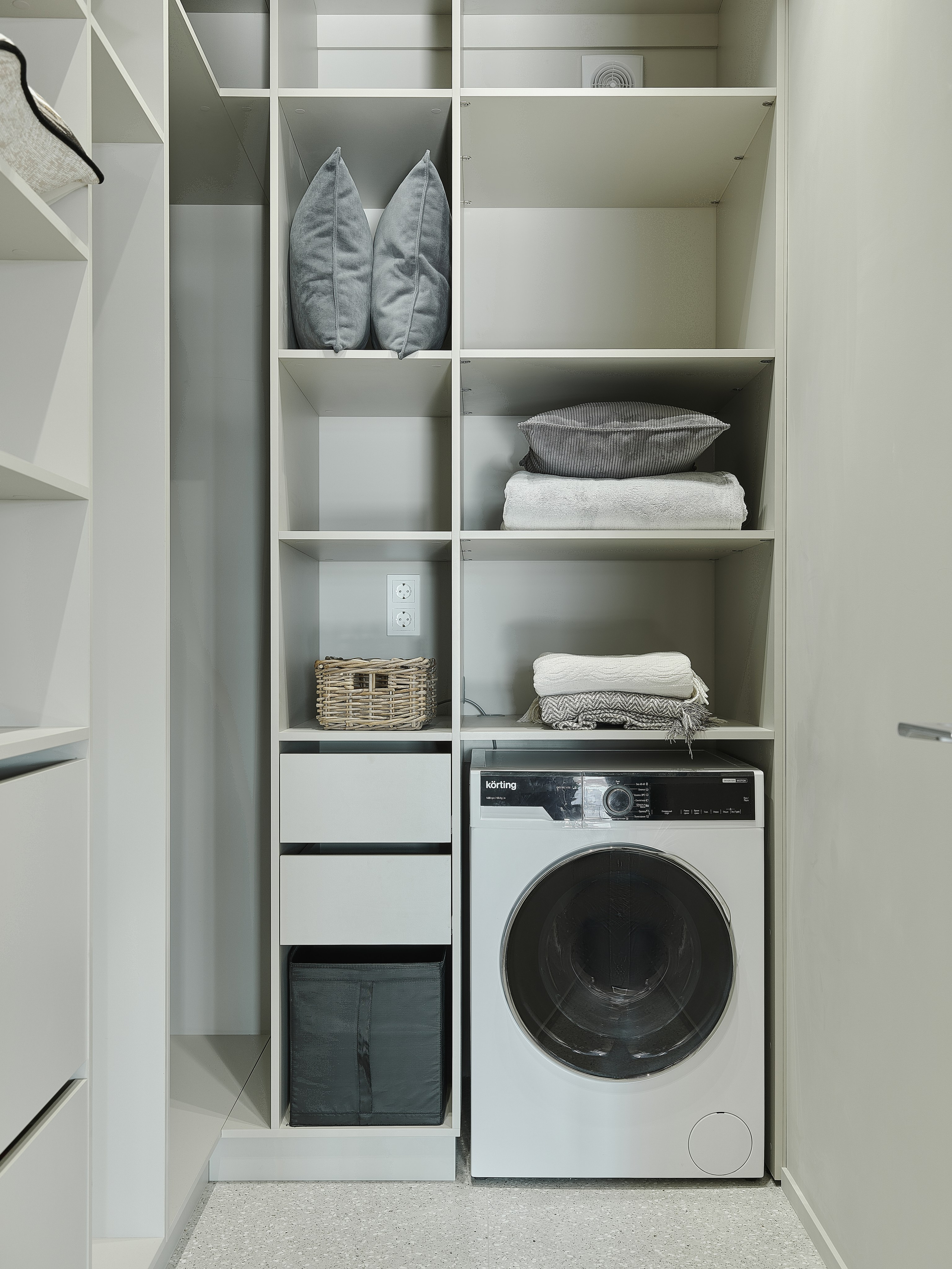 RIVER VIEW APRTM. KWITE INTERIOR. Студия дизайна