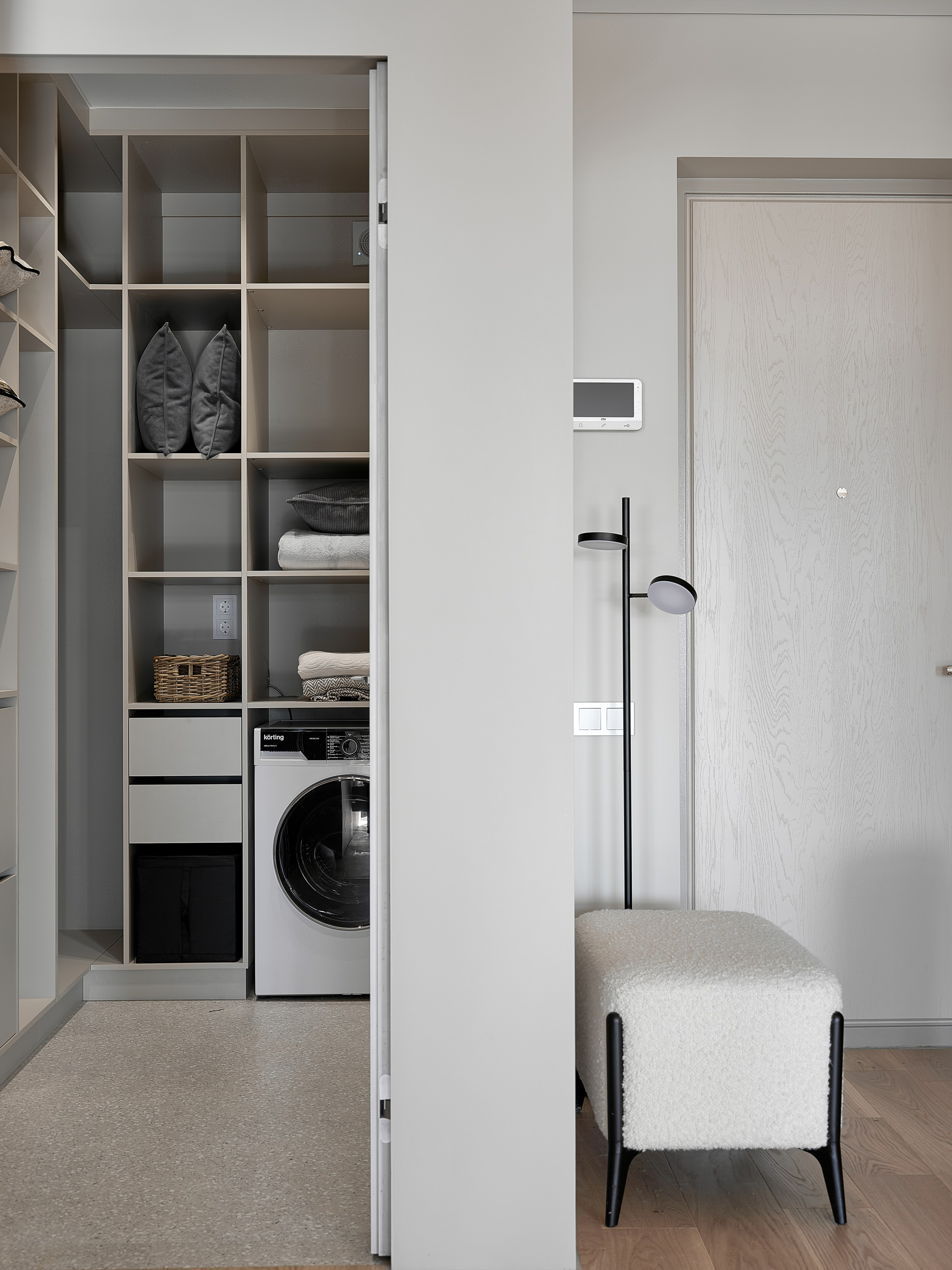 RIVER VIEW APRTM. KWITE INTERIOR. Студия дизайна