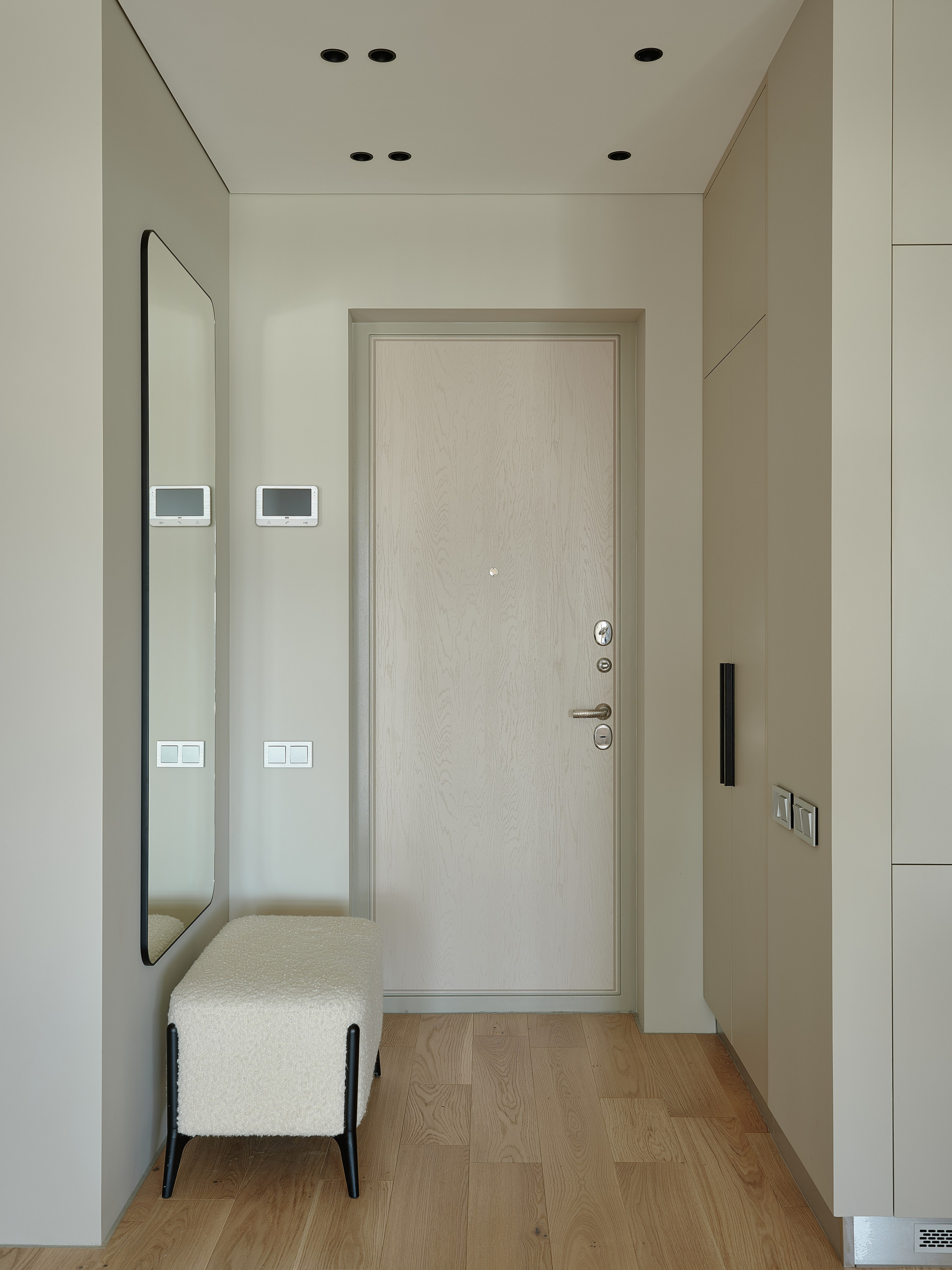 RIVER VIEW APRTM. KWITE INTERIOR. Студия дизайна